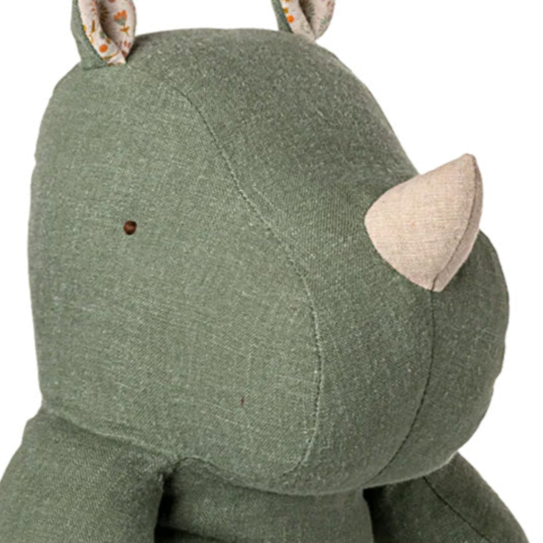 maileg knuffelneushoorn safari friends - sage - 34 cm