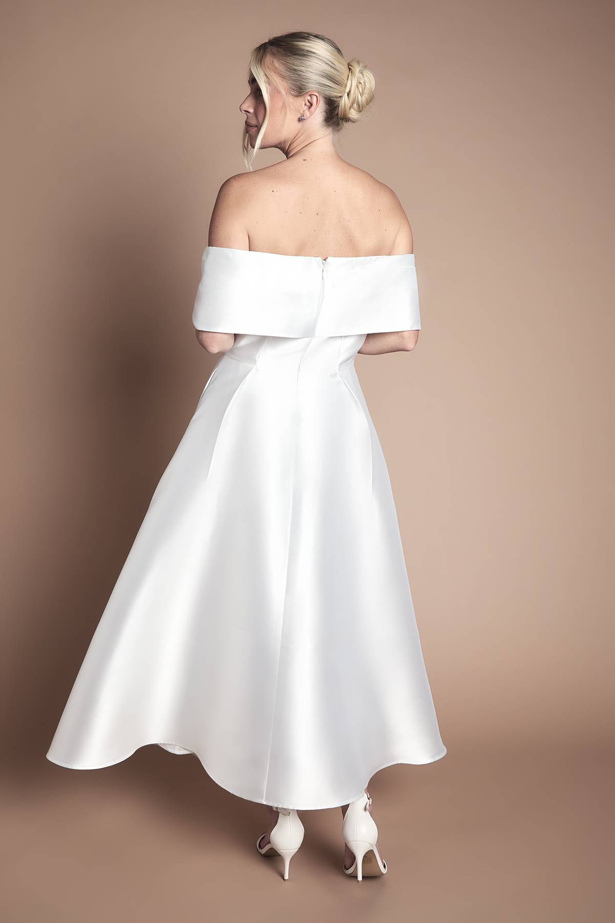 Coast Robe De Mariée Mi-Longue Cintrée À Encolure Bardot En Sergé Lisa Tan Petite