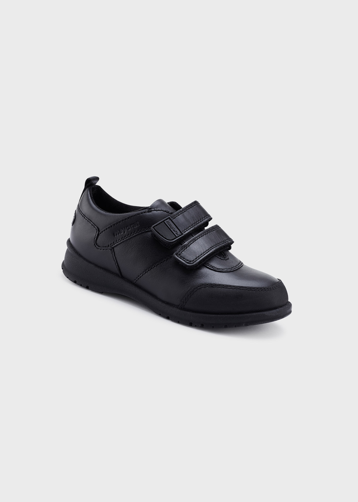 Sapato escolar esportivo