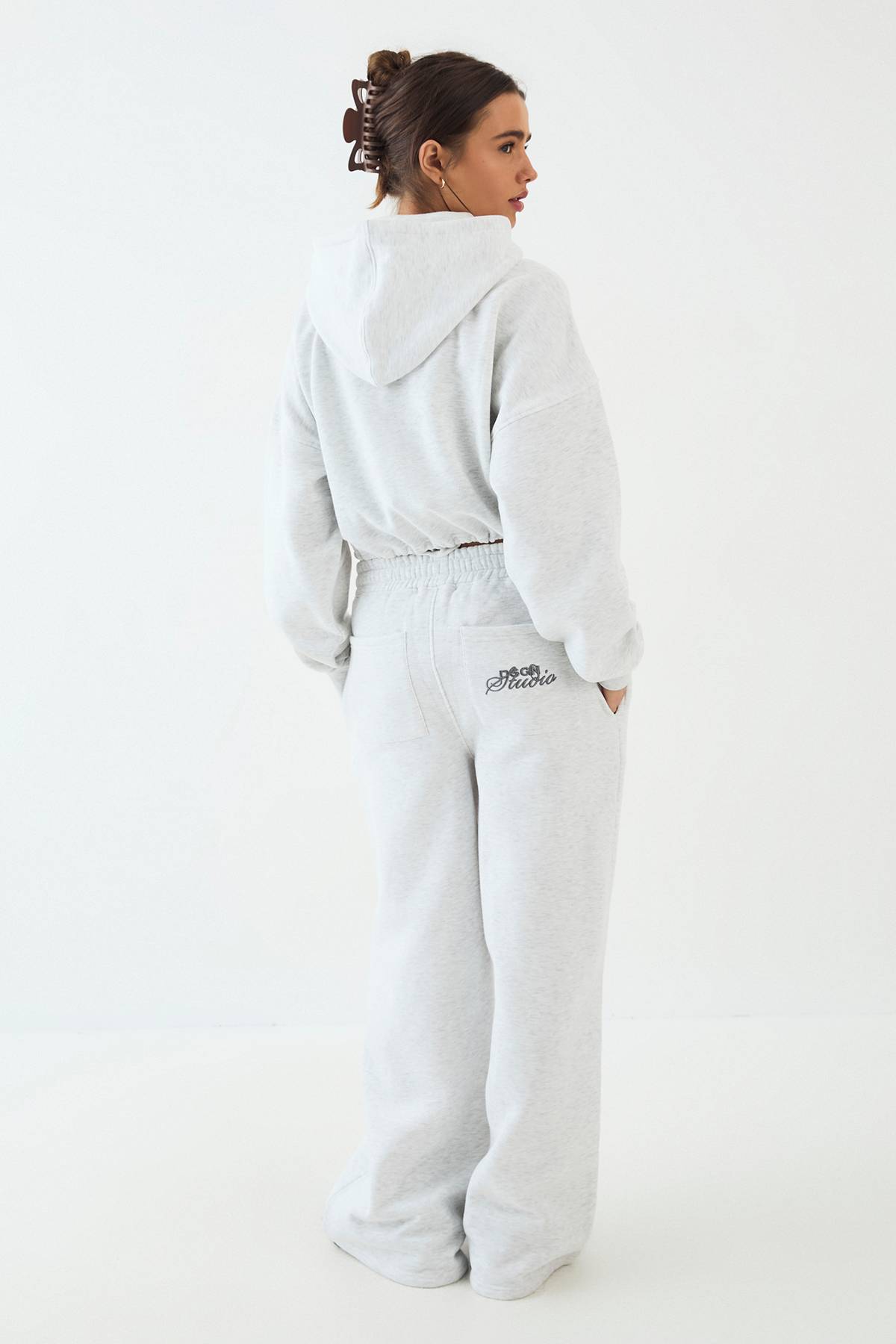 Jogging DSGN Studio en Tissu Éponge avec Appliqué Jambe Droite