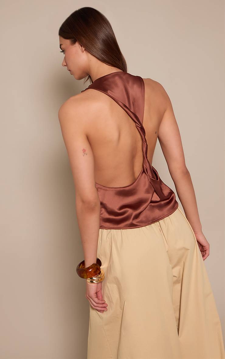 Chocolat Haut En Satin Avec Détail Dos Torsadé