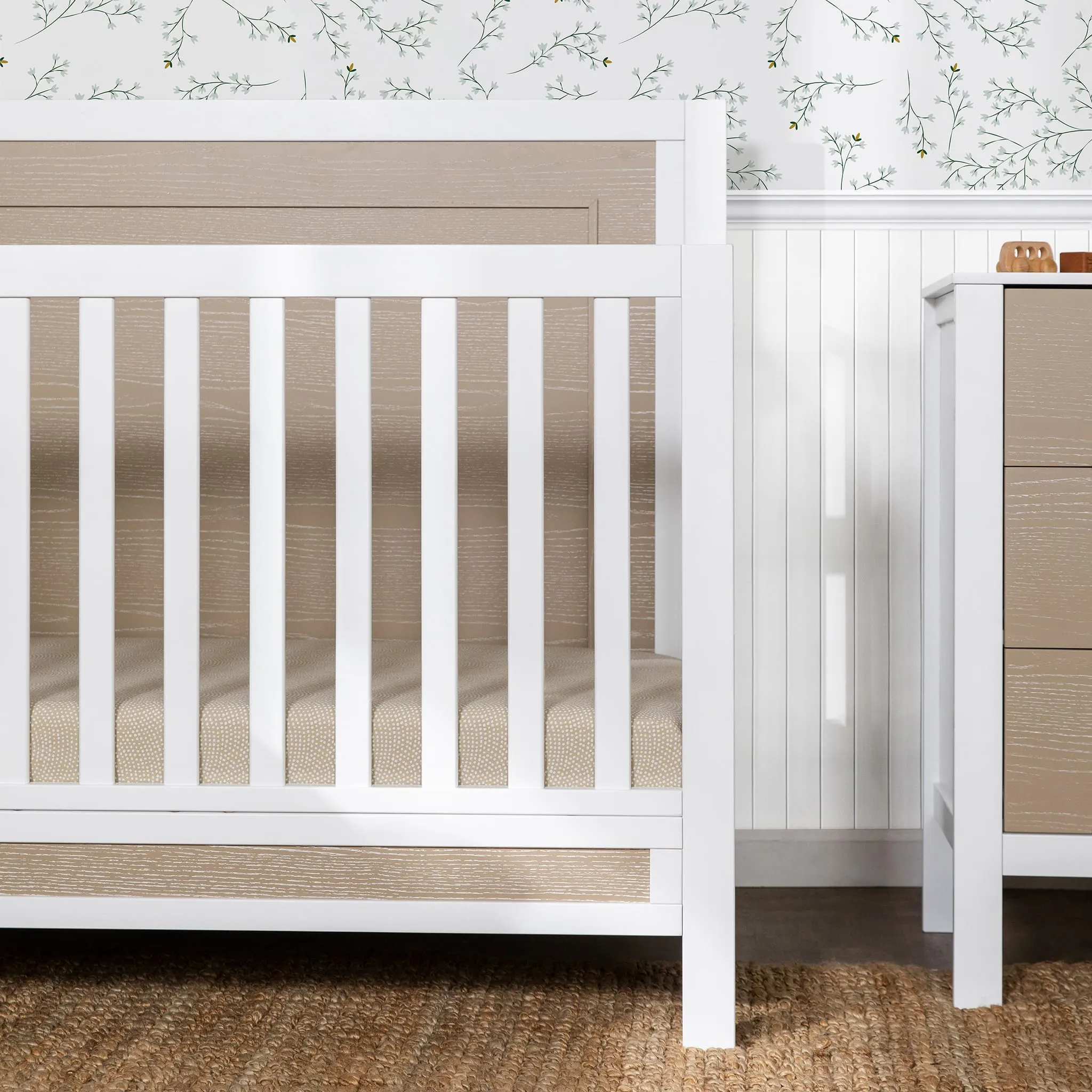 DaVinci Couchette Convertible 4-en-1 Radley - Blanc et Bois Côtier