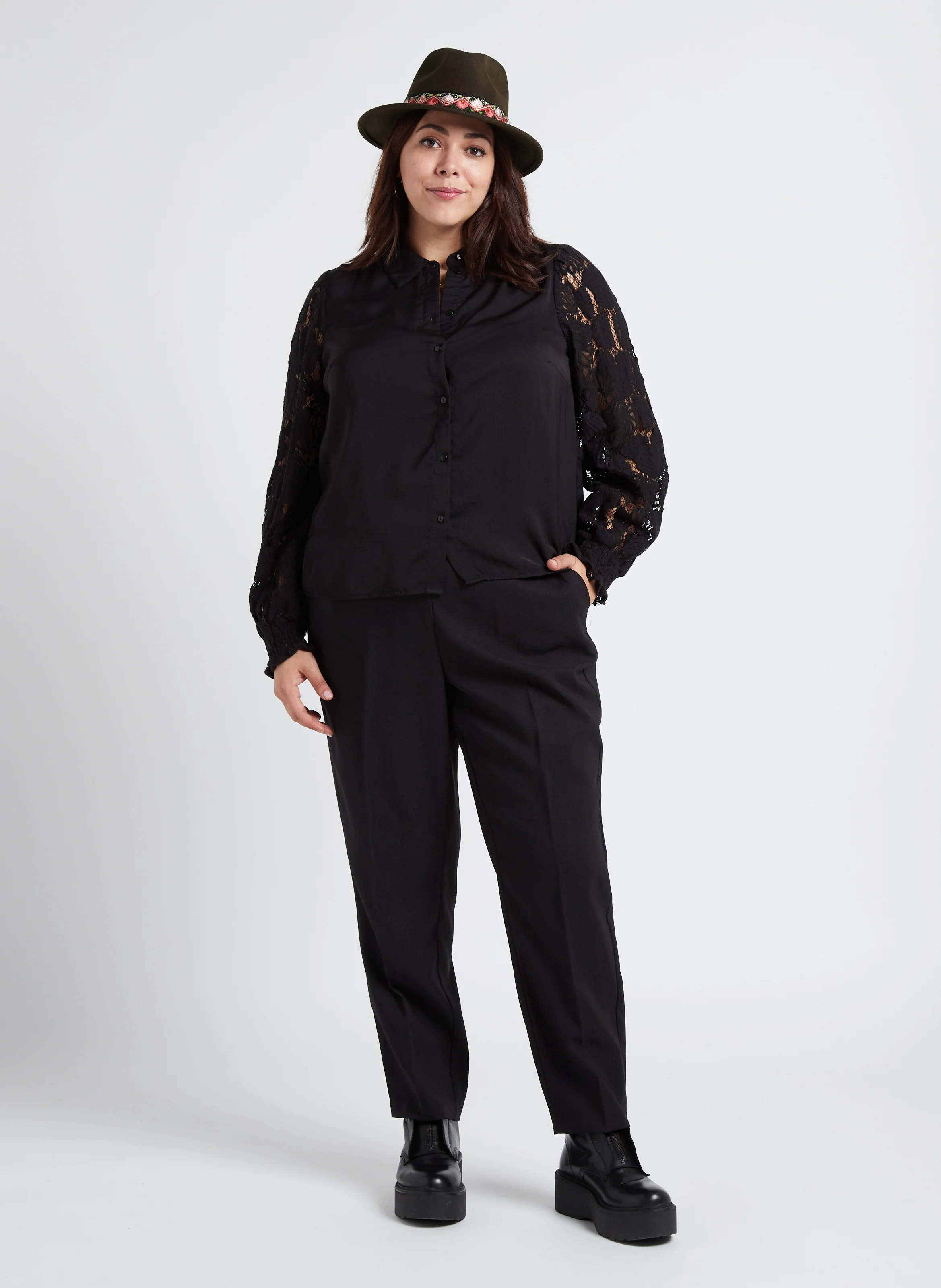 CABENA - Chemise col classique à broderie ajourée| Noir