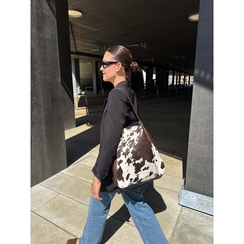 Markberg<br>Skuldertaske Shelby Cow Print