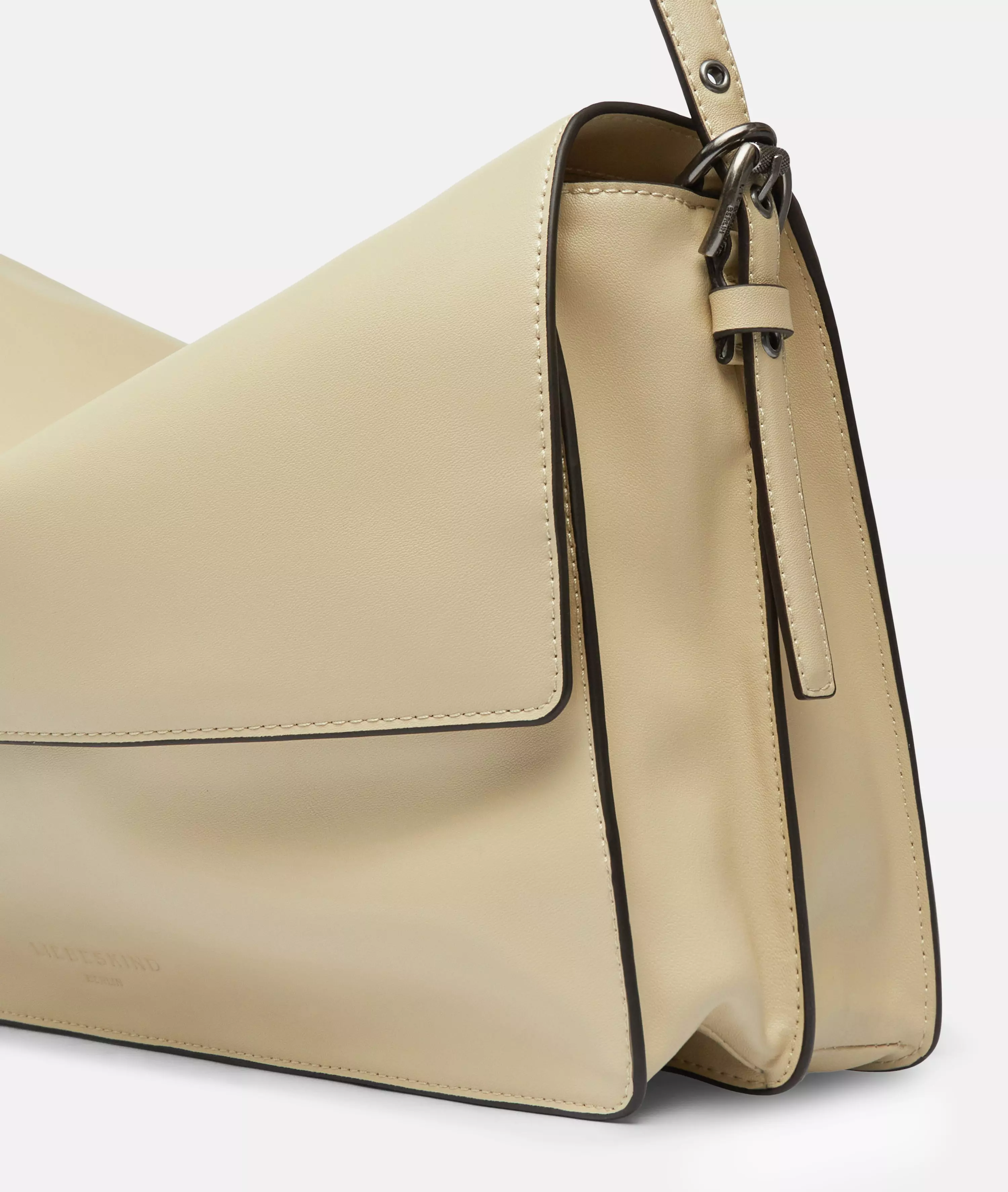 Audrey Crossbody M Spacious shoulder bag in smooth leather look