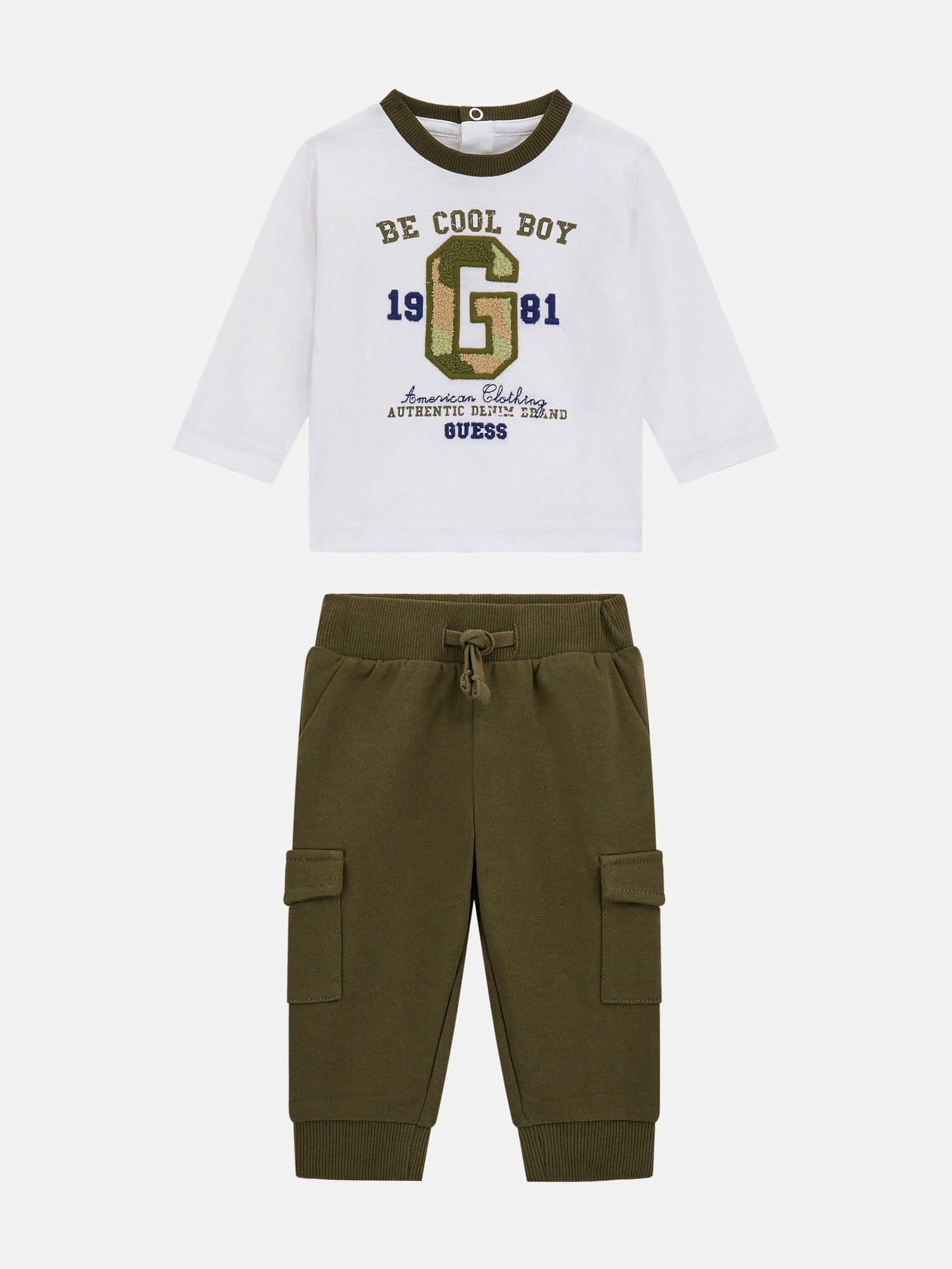 Conjunto de camiseta e calça