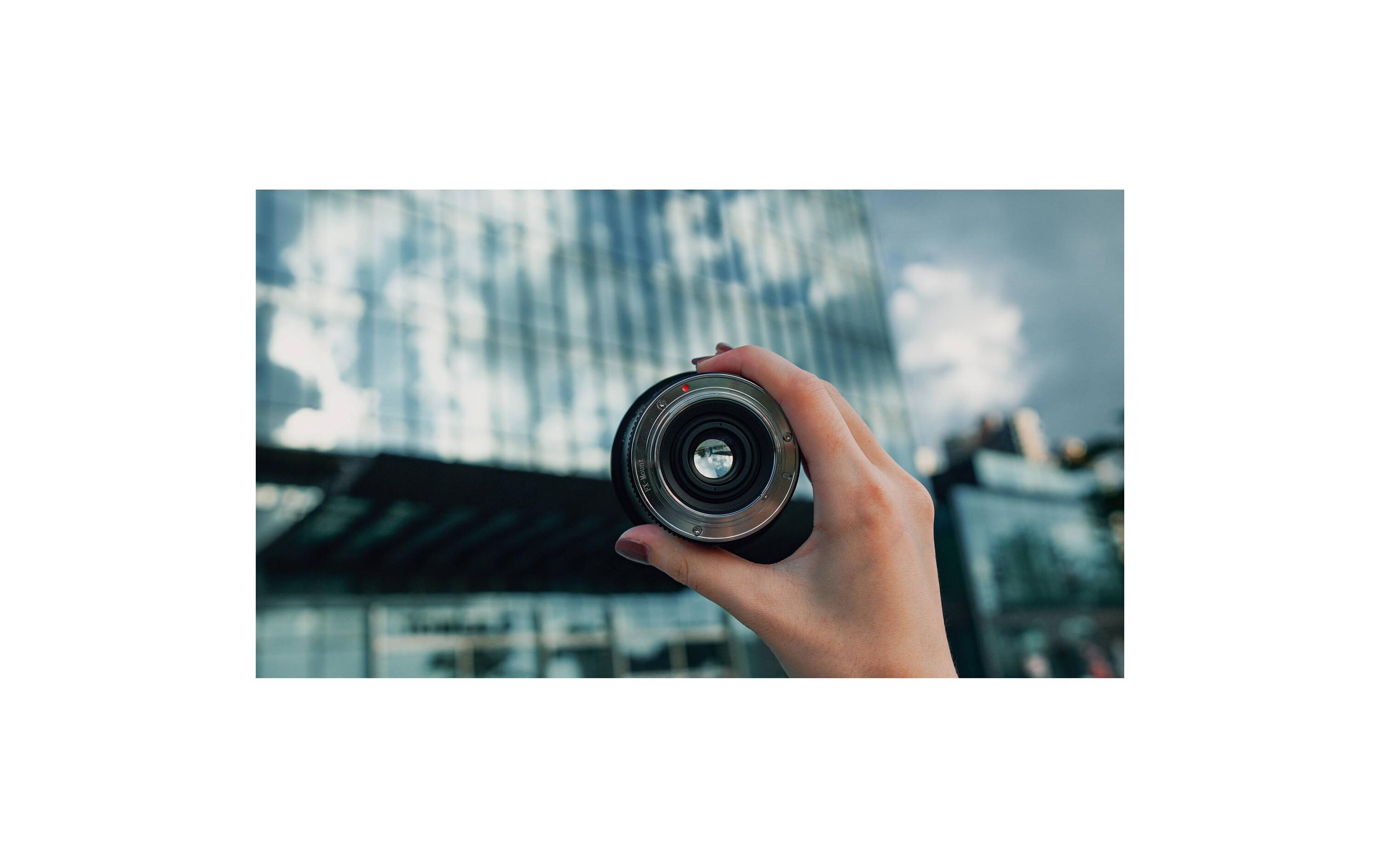 Festbrennweite 7.5mm F/2 Fisheye – MFT<br>Fischaugenobjektiv mit grosser F2.0-Blende