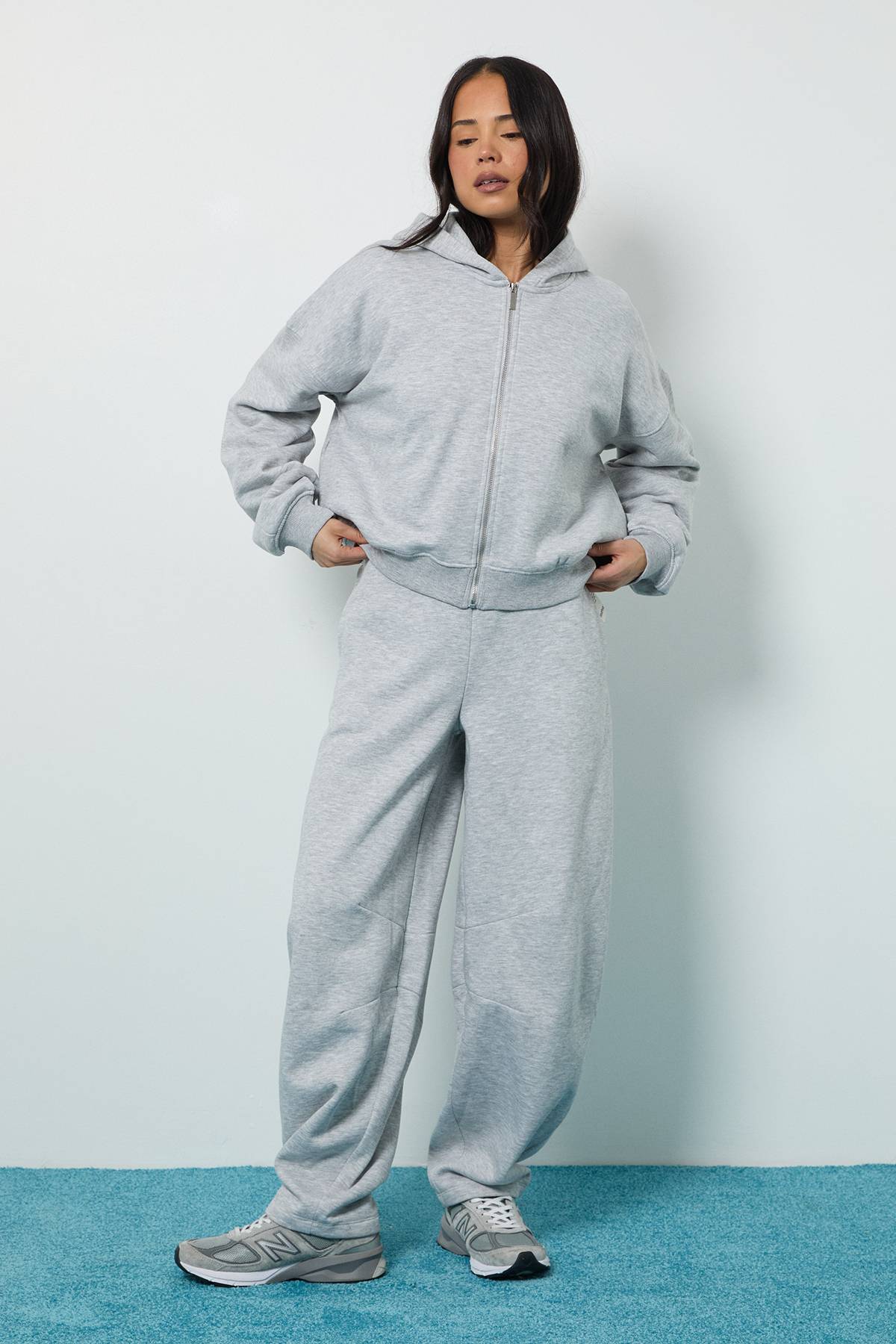 boohoo Ensemble de Survêtement Sweat à Casynthétiqueche Court et Jogging à Jambes Évasées