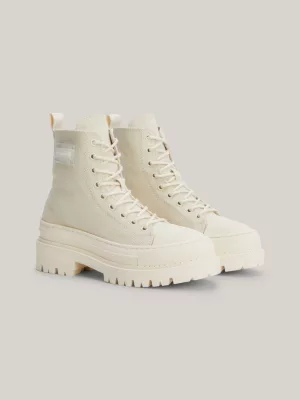 Botas de cano curto de lona com travas grossas