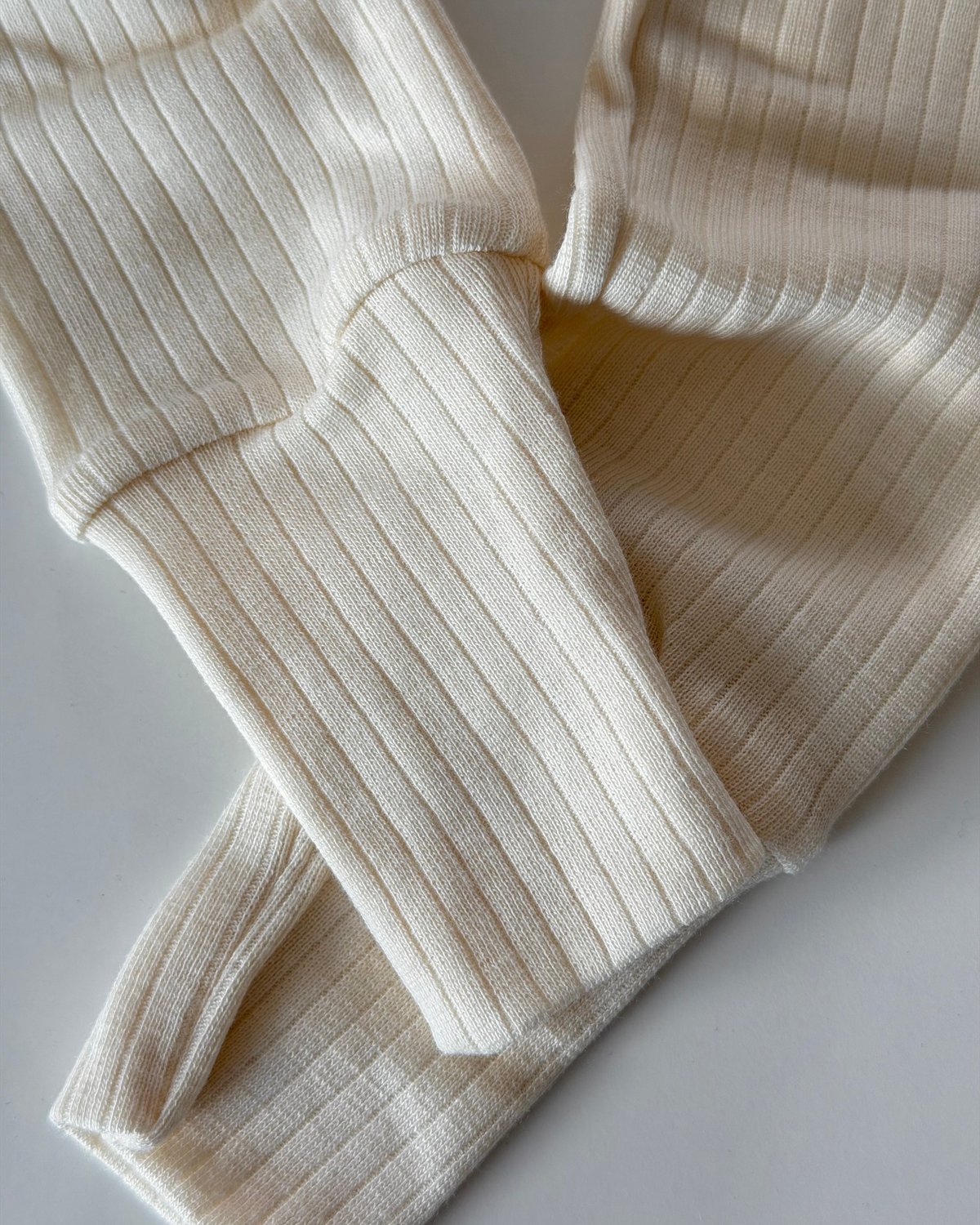 Bukse Rib m/ høyt liv – 45% Bomull, 35% Merino, 20% Silke – Ubehandlet Ull