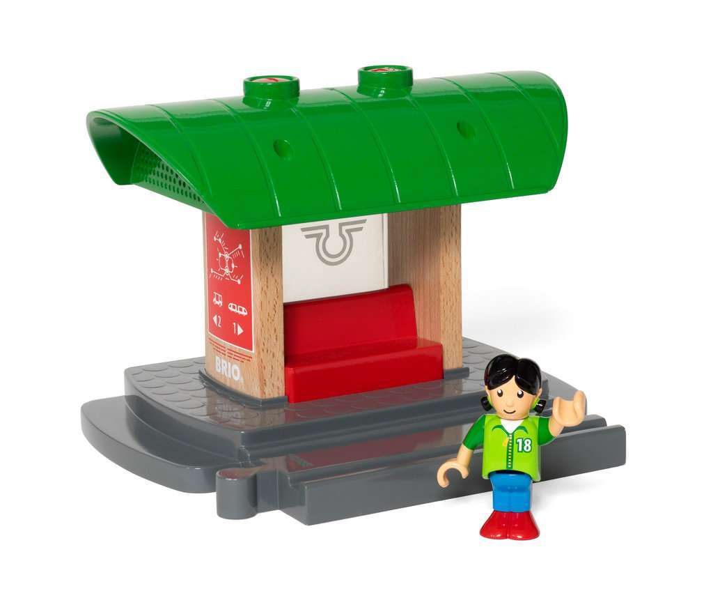 BRIO Spiel Bahnhof mit Aufnahmefunktion
