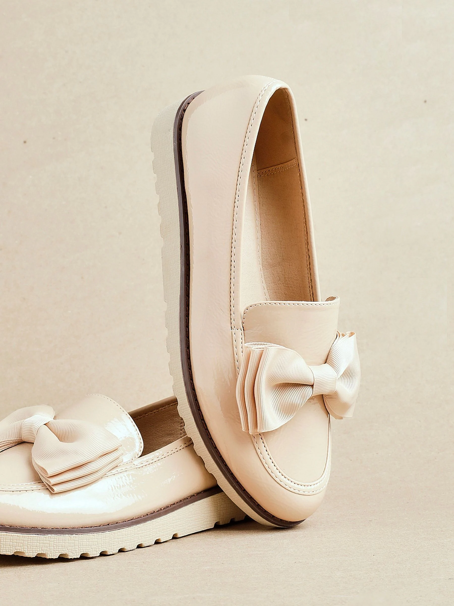 Licht beige - Linzi Cathy loafers met plateauzool en grote strik