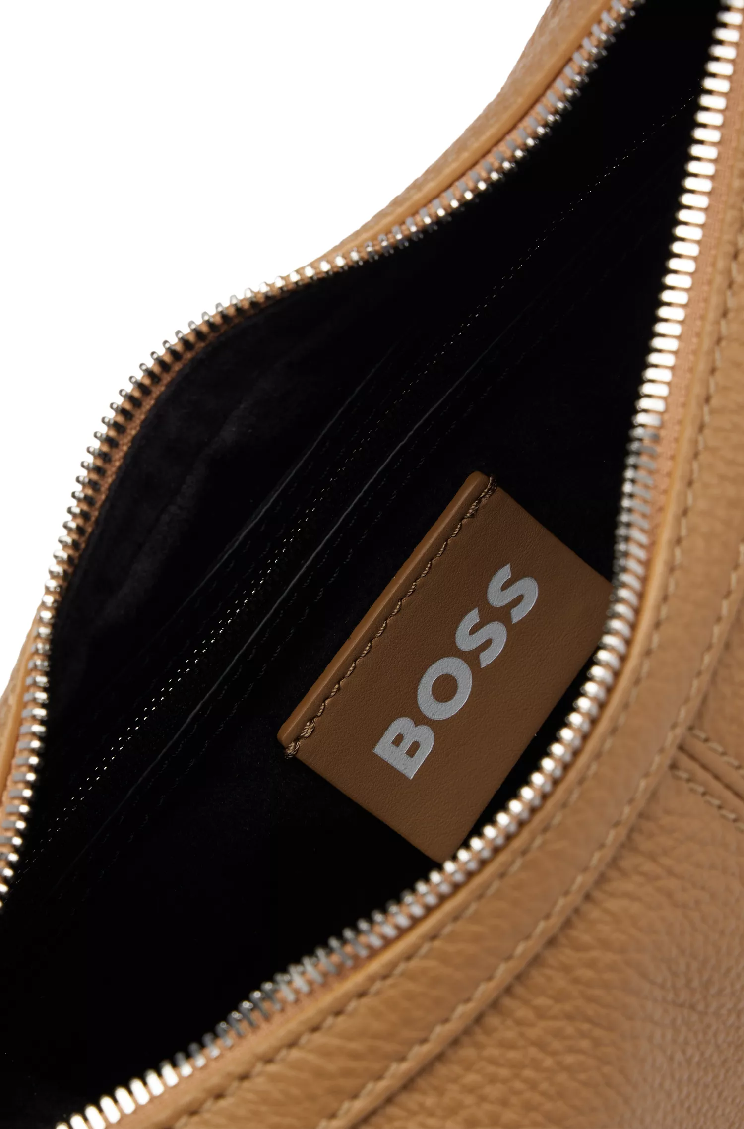 Bolsa BOSS Hobo preta em couro granulado com detalhes da marca.