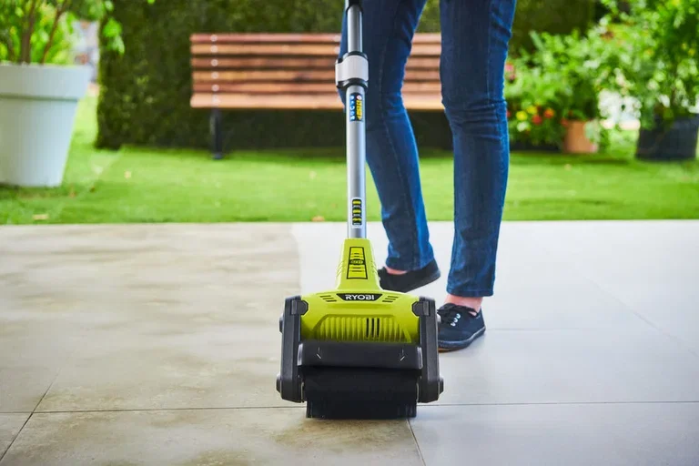 Ryobi Universalbørste til terrasserenser RAC816
