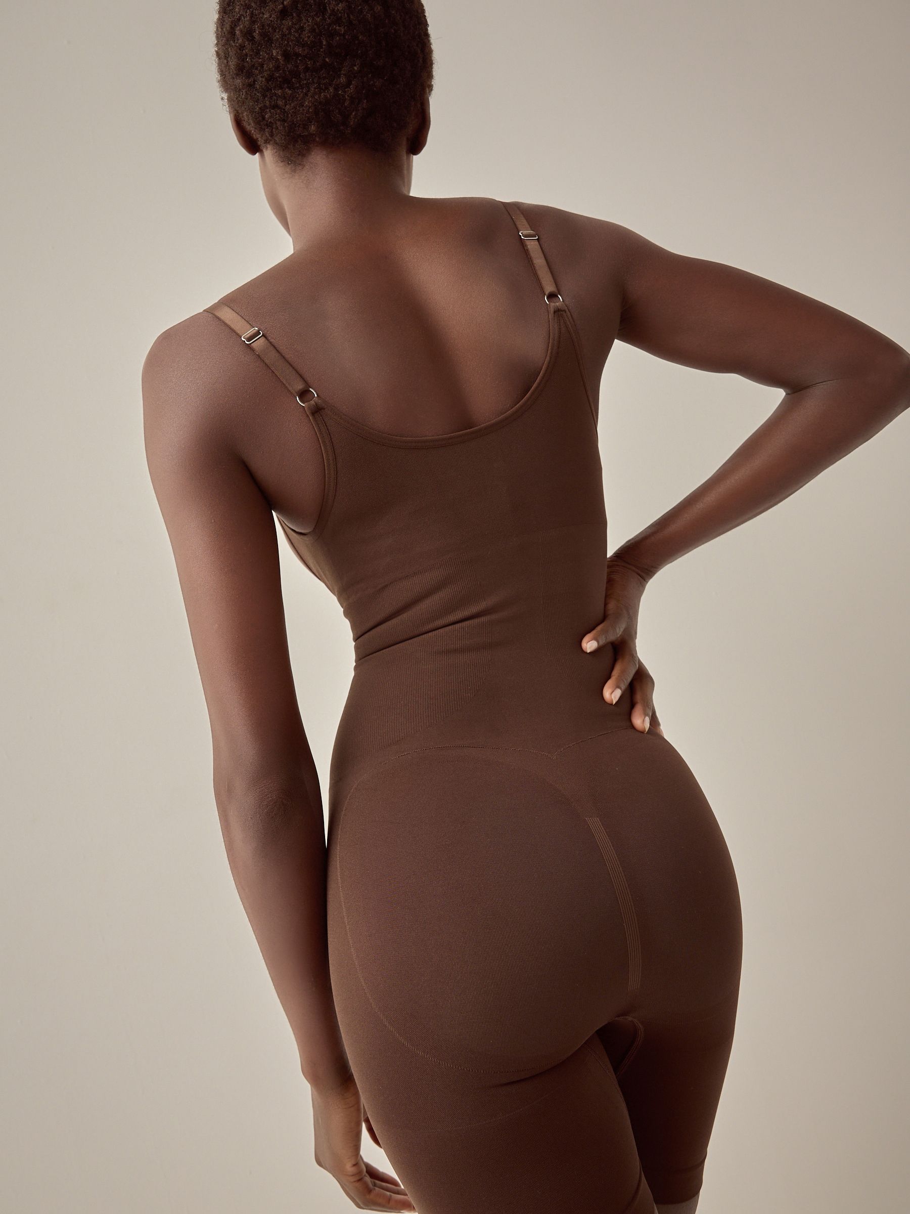 Chocolade nude - Wear Your Own Bra - Body met sterke buikcorrectie