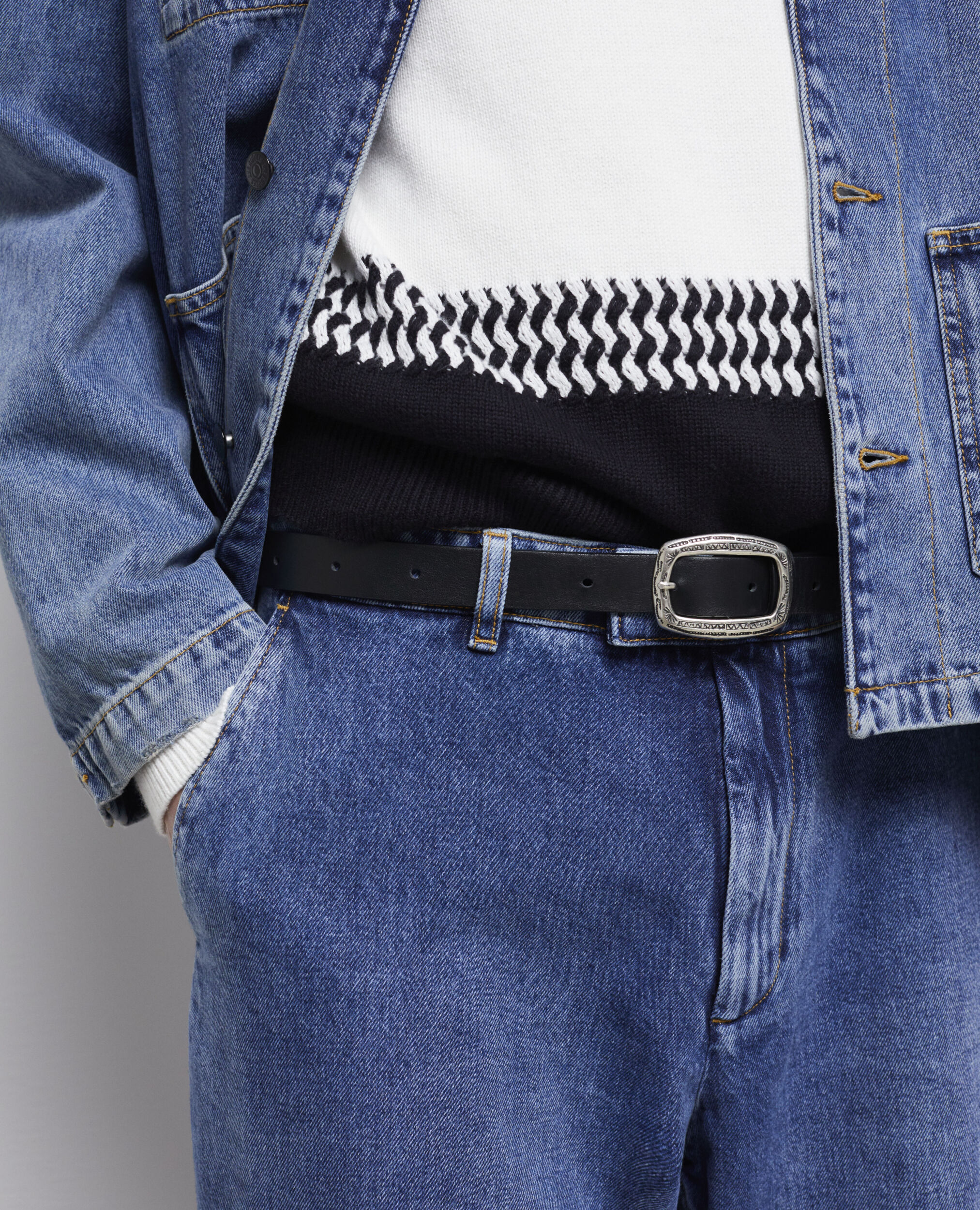 Ceinture noire fine en cuir avec boucle rectangulaire