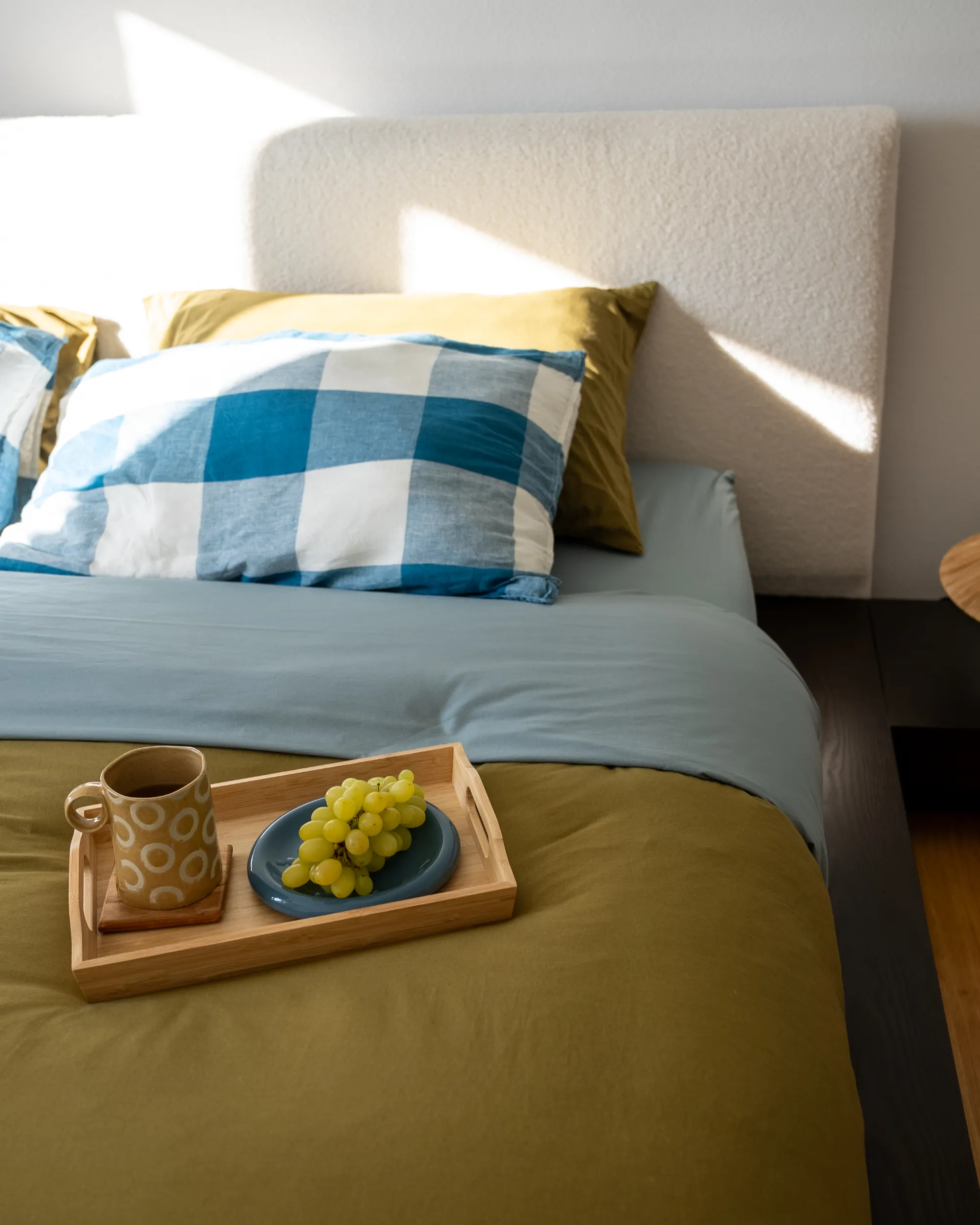 Bed met LED-verlichting Bouclé ZEN 180 x 200 cm LED Donker essenhout