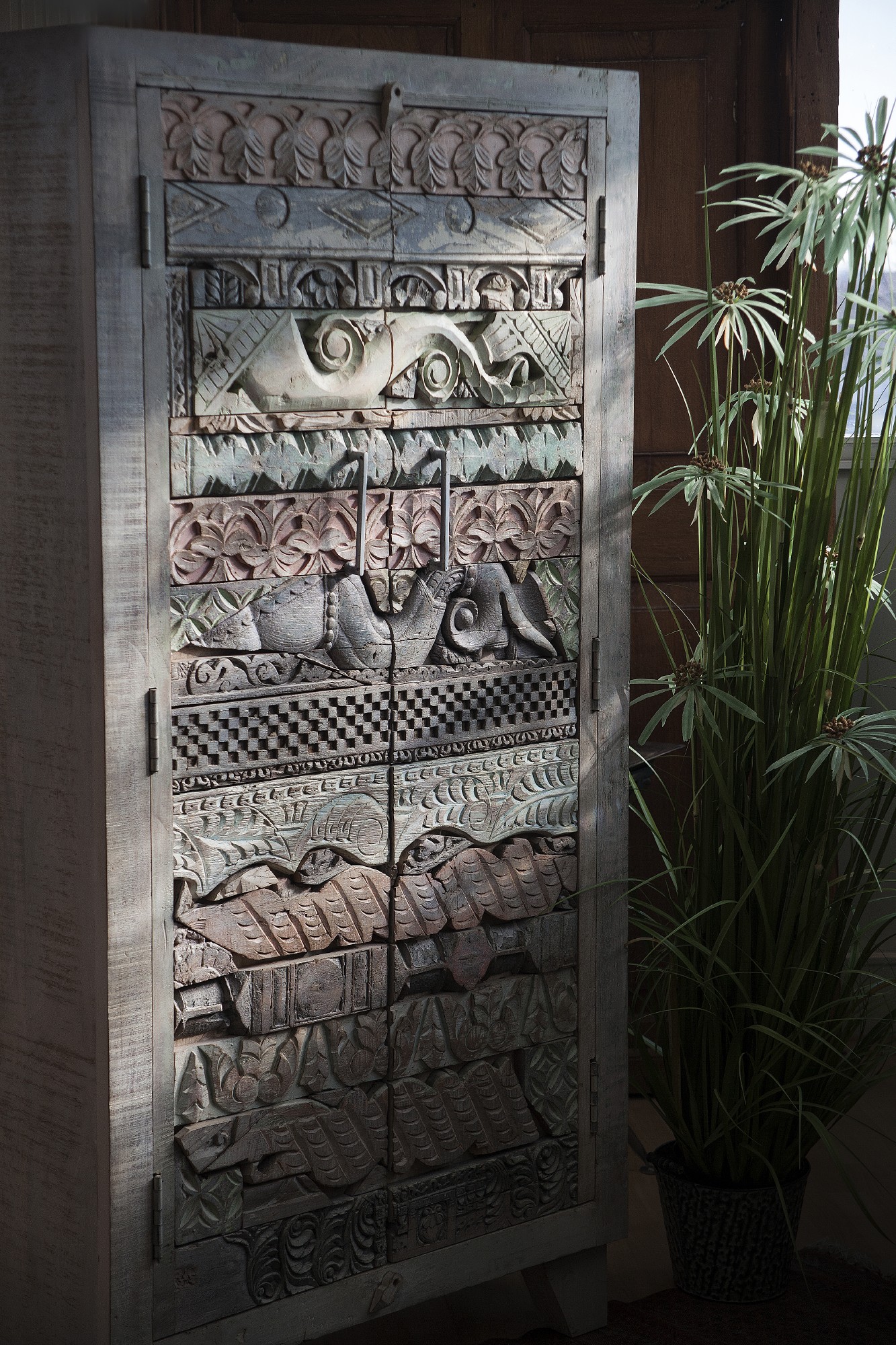 Schrank 'Shaja', 2türig, weiß gekälkt, multicolor, H 180 cm, B 90 cm, L 40 cm von fischer's lagerhaus