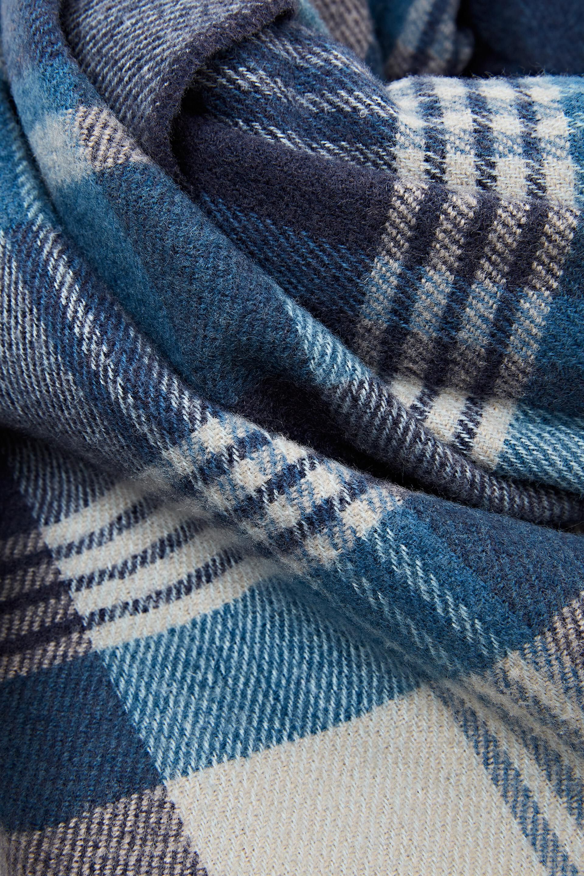 Shawls/Scarves