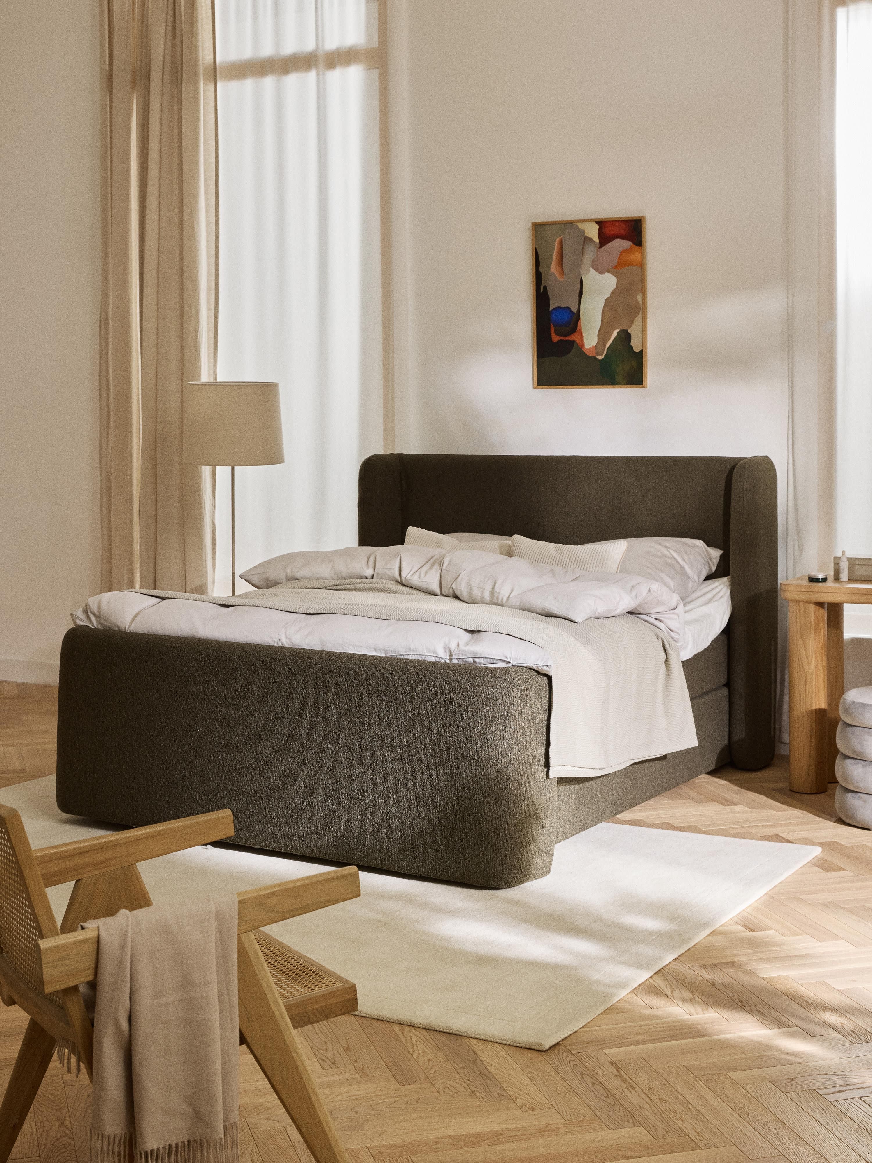 Bouclé boxspring bed Perla