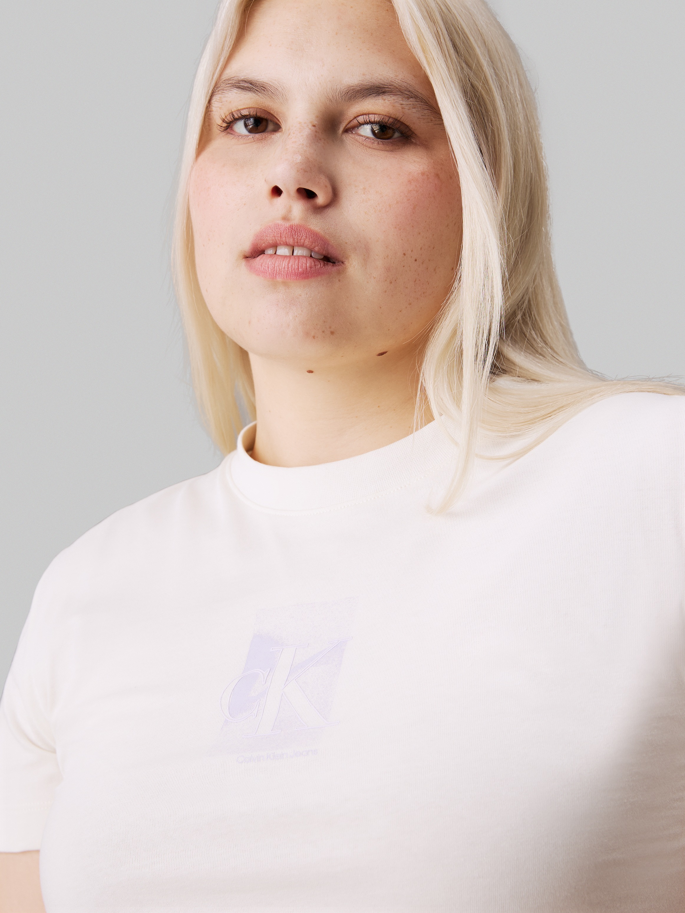 Calvin Klein Jeans Plus T-Shirt »PLUS DIFFUSED CK  REGULAR TEE«, in Grossen Grössen und mit Logomarkenlabel