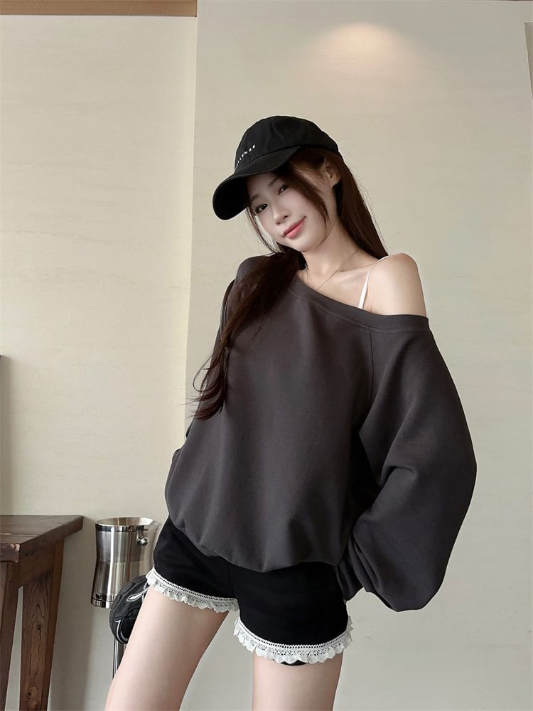 Rorah - Effen trui met boothals / tanktop / hotpants