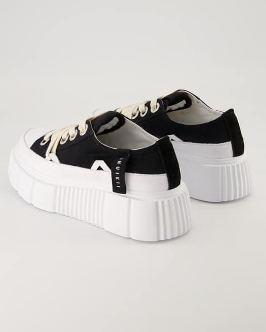 Inuikii Matilda Canvas Low 23 Sneaker in Schwarz