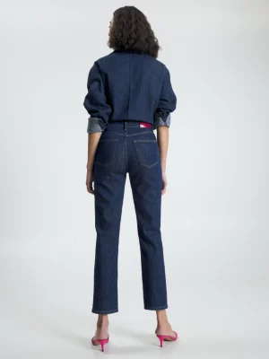 Calça jeans reta clássica de cintura alta