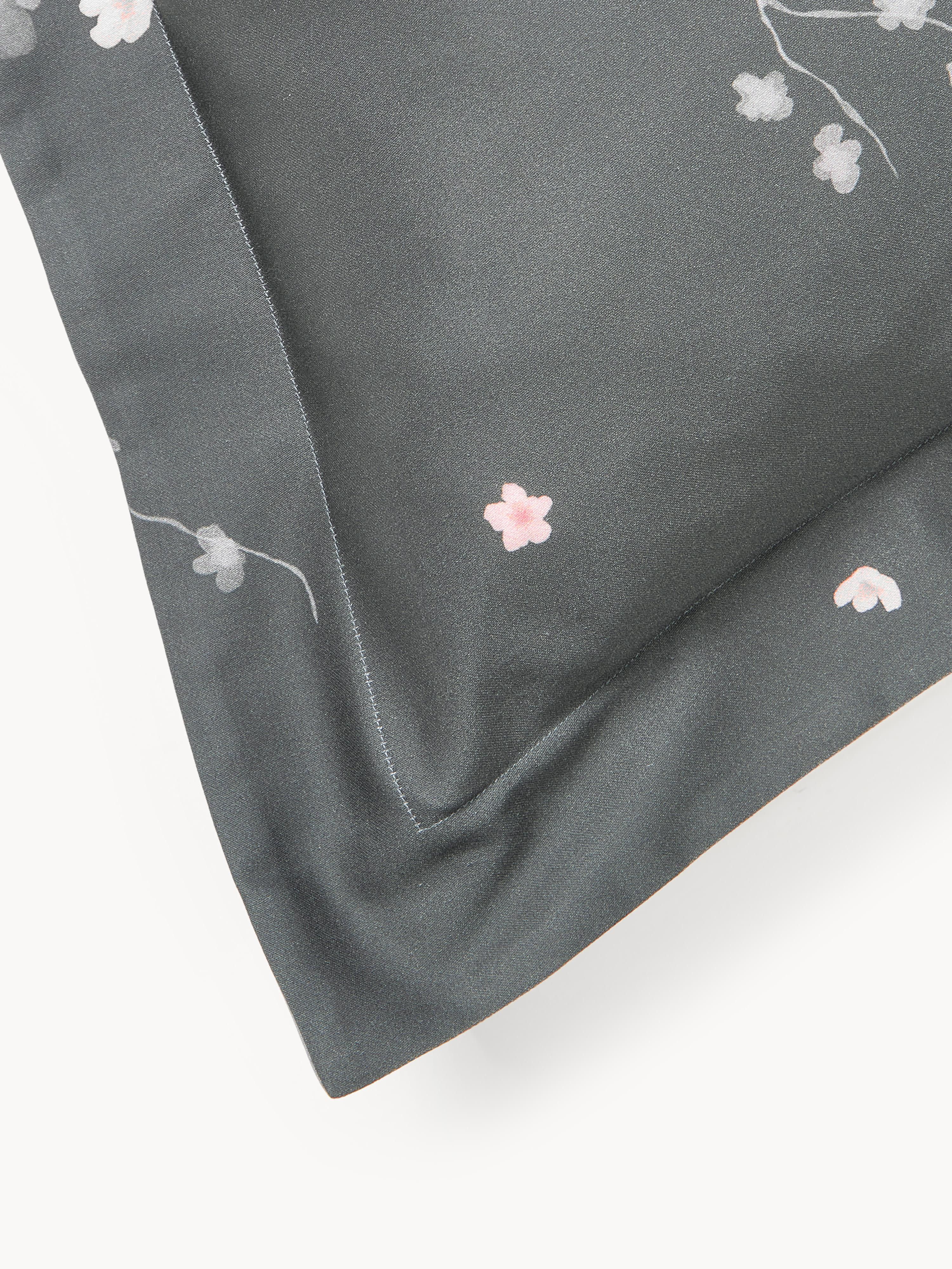 Katoensatijnen dekbedovertrek Sakura met bloemenprint
