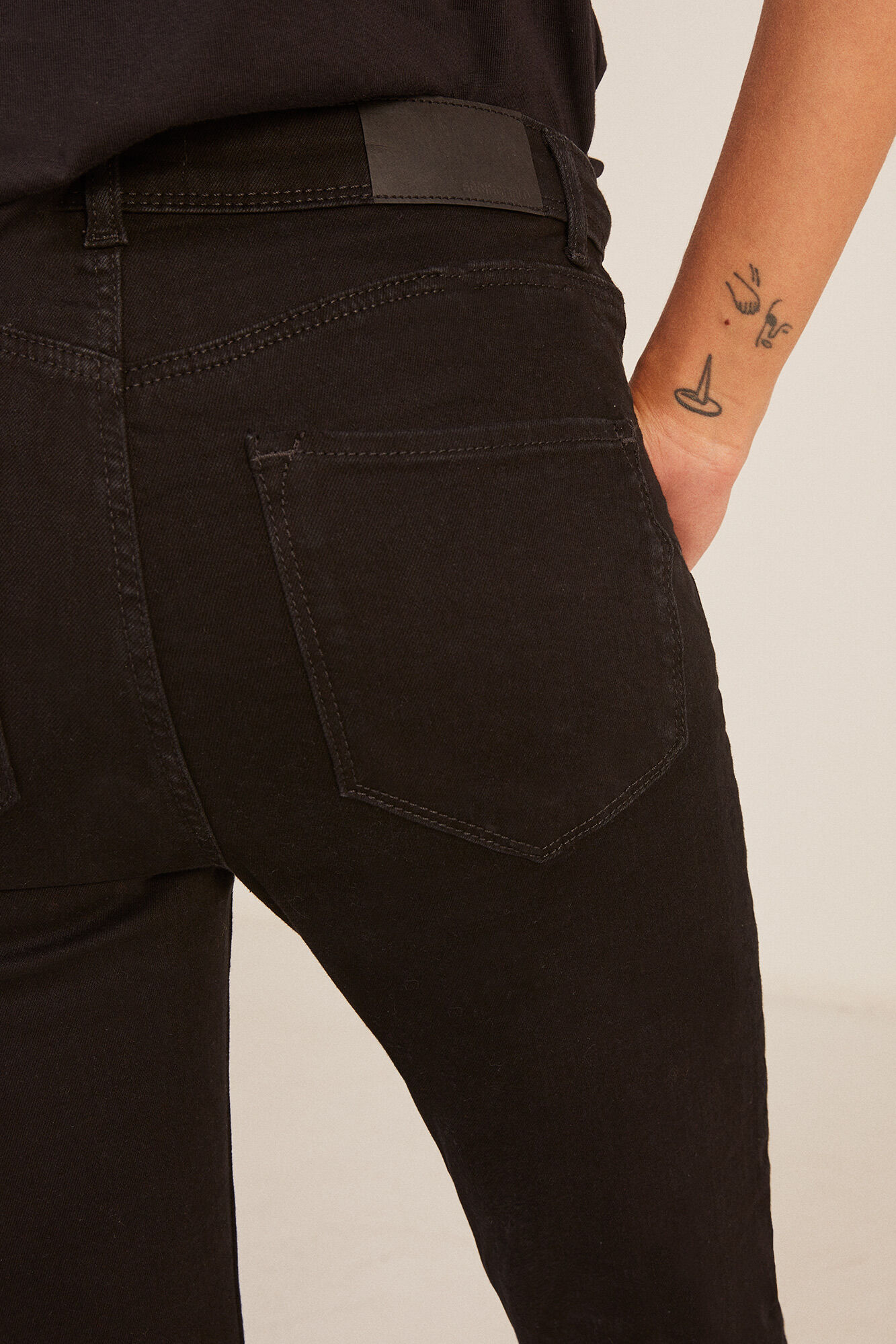 Calça jeans push-up, lavagem sustentável - preta
