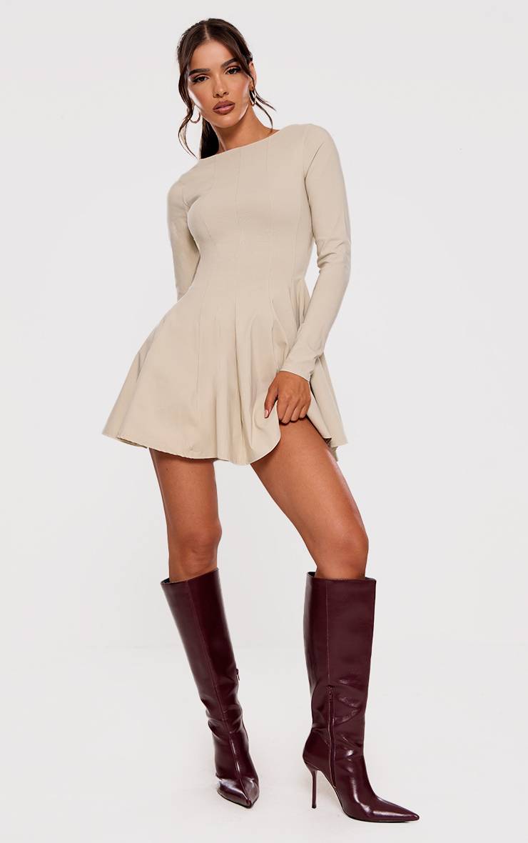 Gris Pierre Robe Droite Plissée À Manches Longues Et Col Bateau En Tissu Extensible