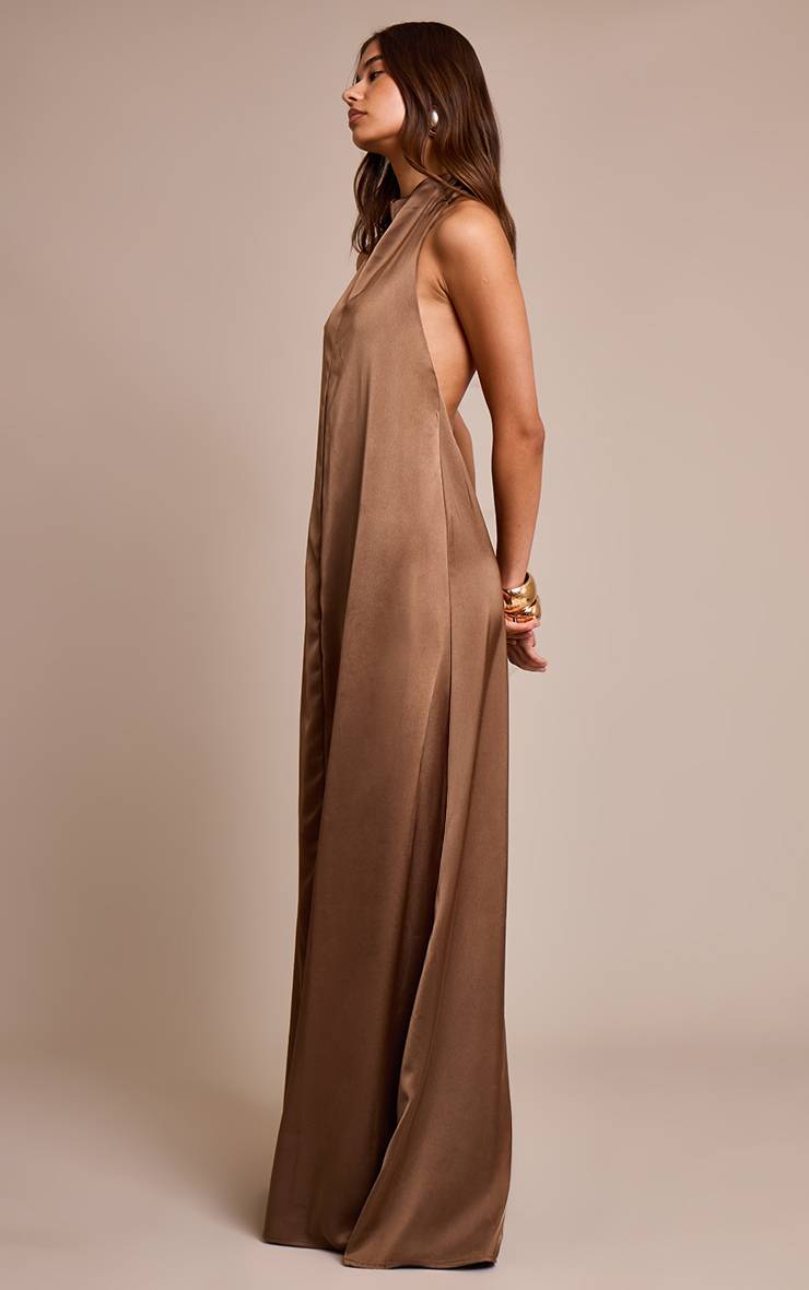 Chocolat Robe Longue En Satin À Col Haut Échancré Et Dos Nu Extrême