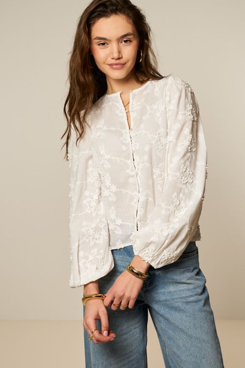 Witte blouse met trompetmouwen en 3D bloemen