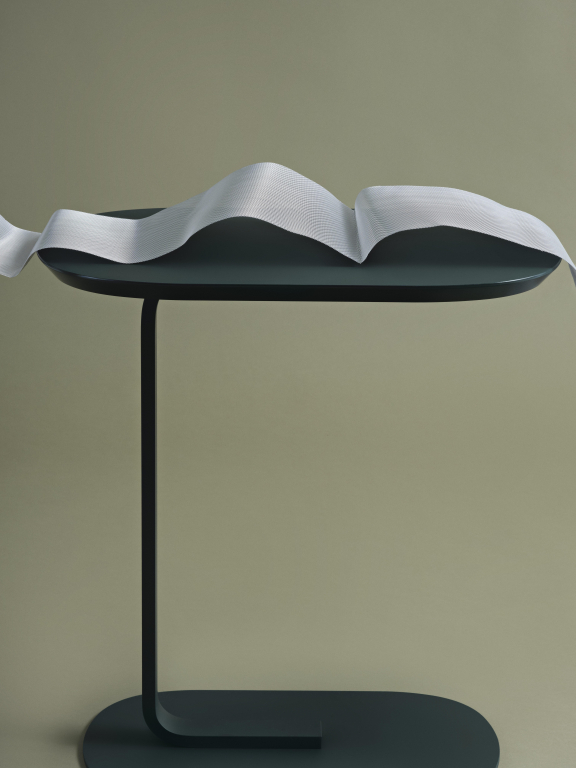Muuto Relate bijzettafel 73.5 zwart