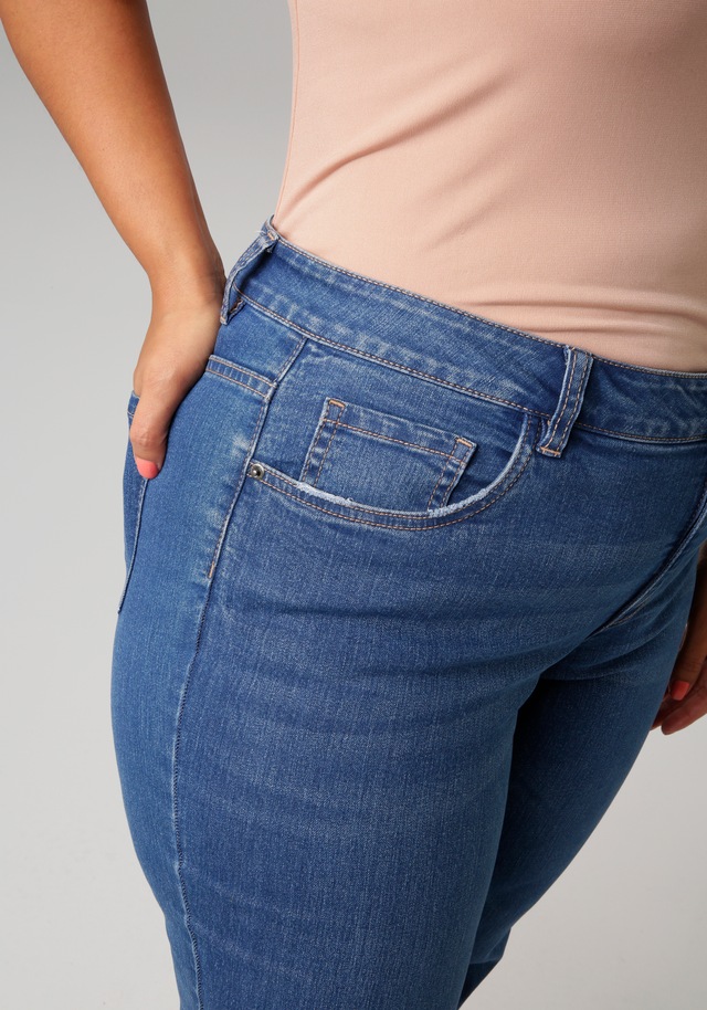 Aniston PLUS Straight-Jeans , mit leichtem Used-Effekt