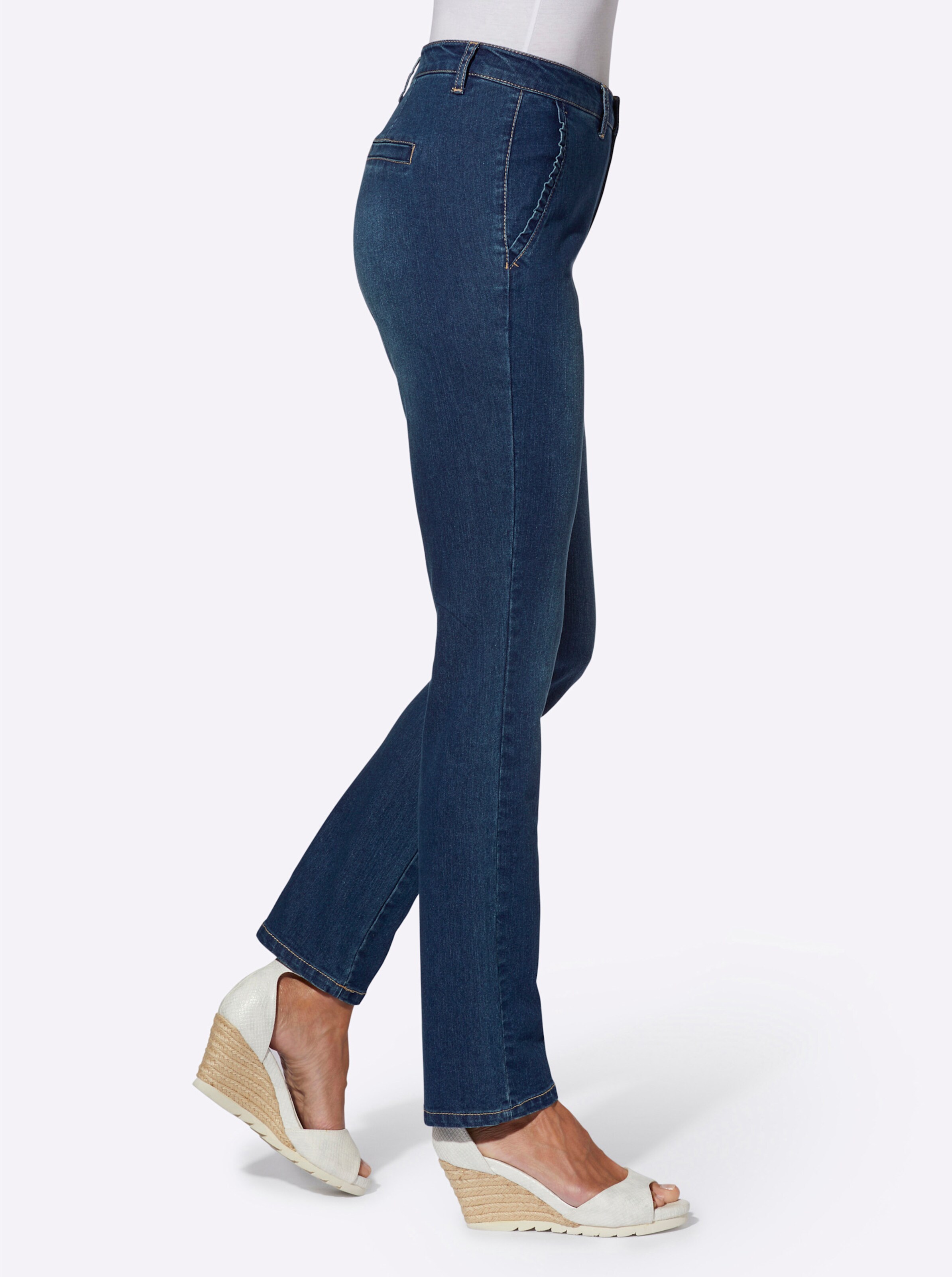 Jeans in blue-stone-washed