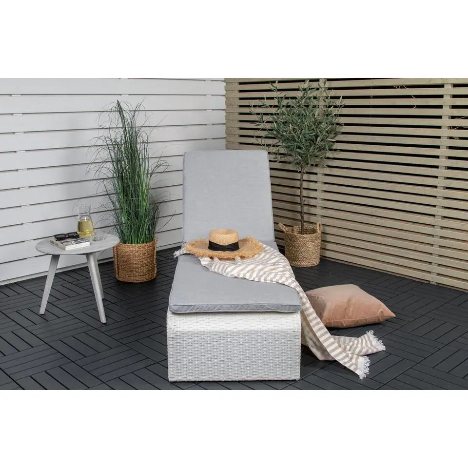 Svea - Yuri ligbed - wicker - wit/grijs