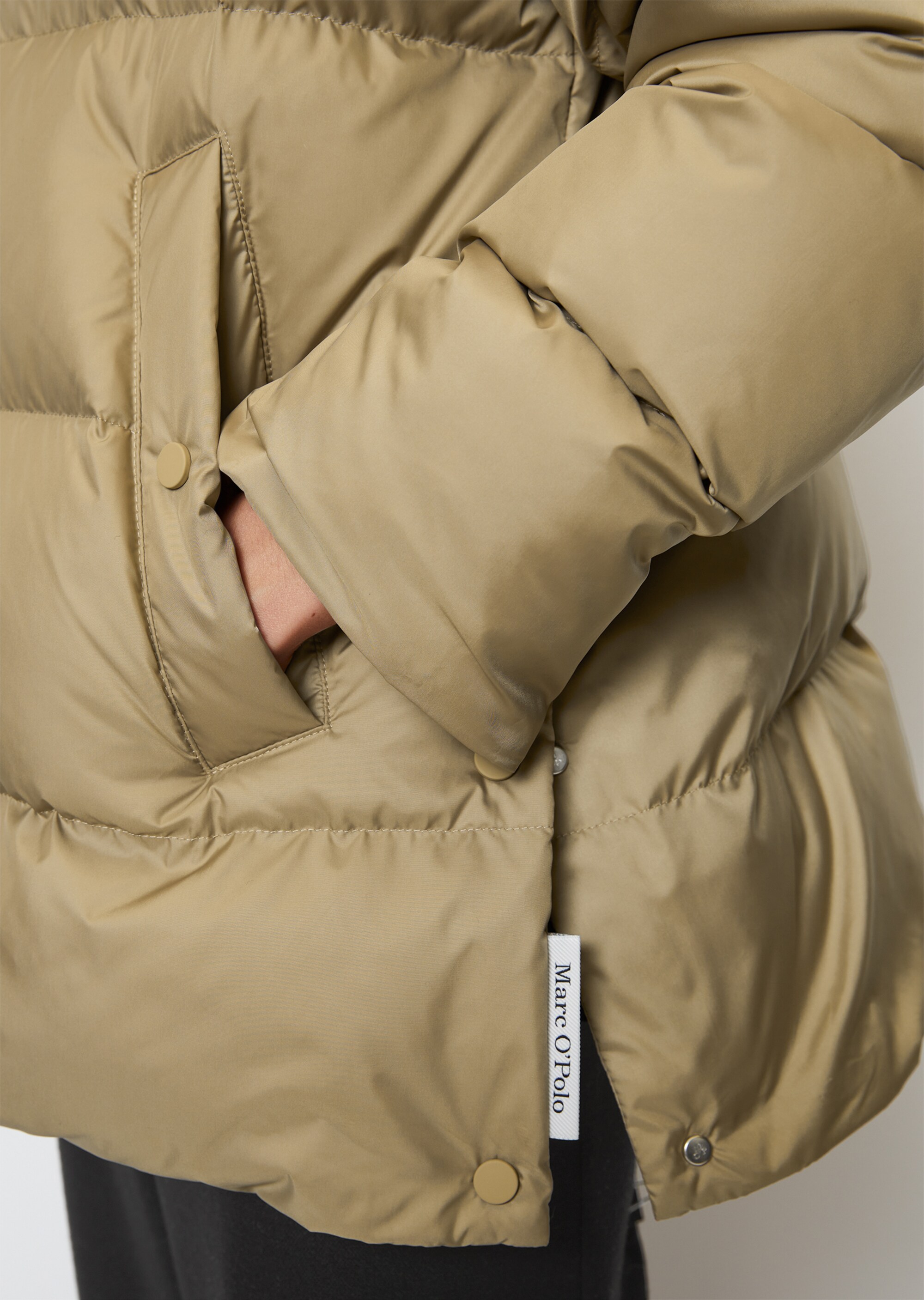 Puffer-Daunenjacke regular mit kontrastfarbener Kapuze
