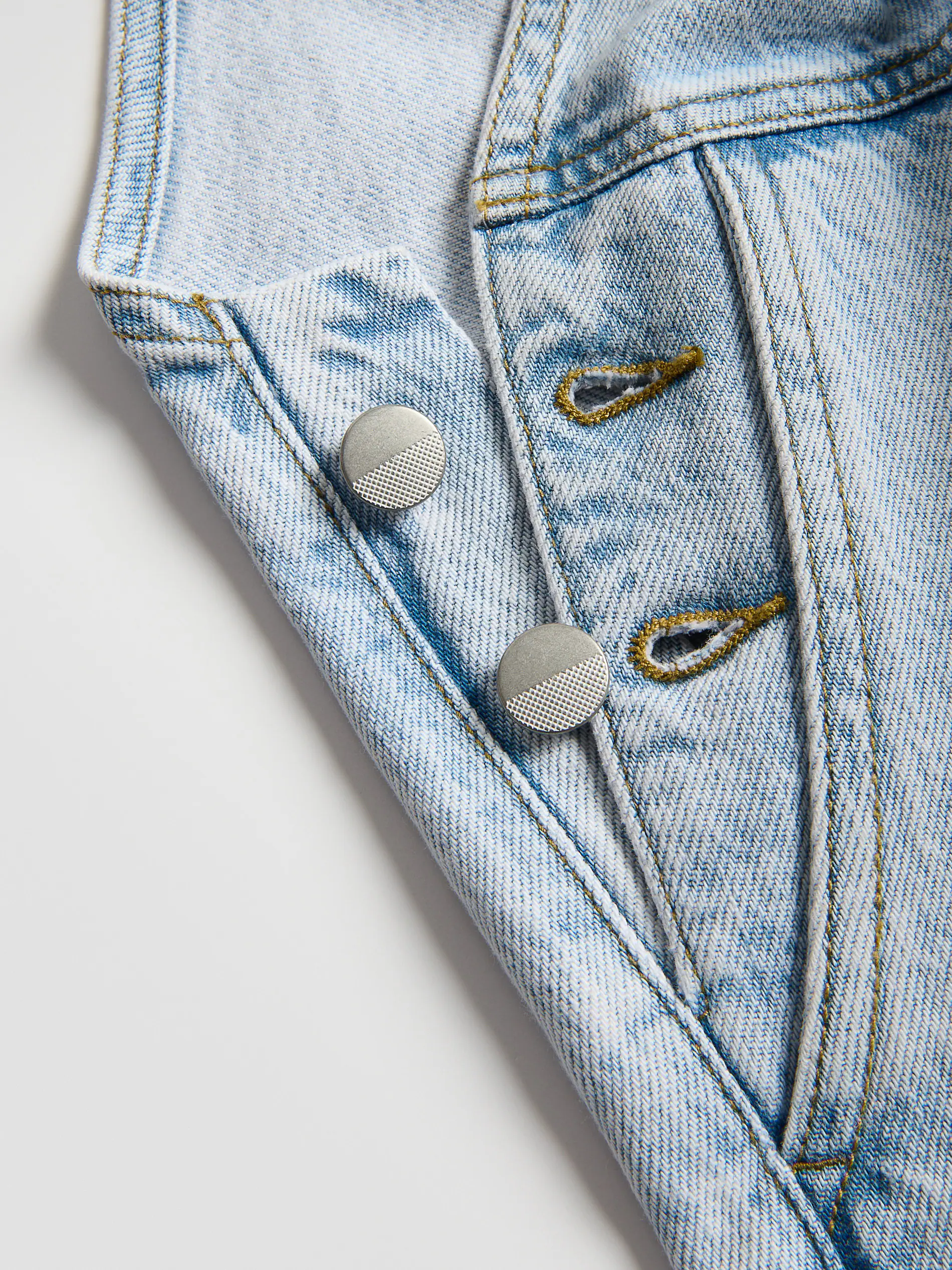 Latzhose aus Denim