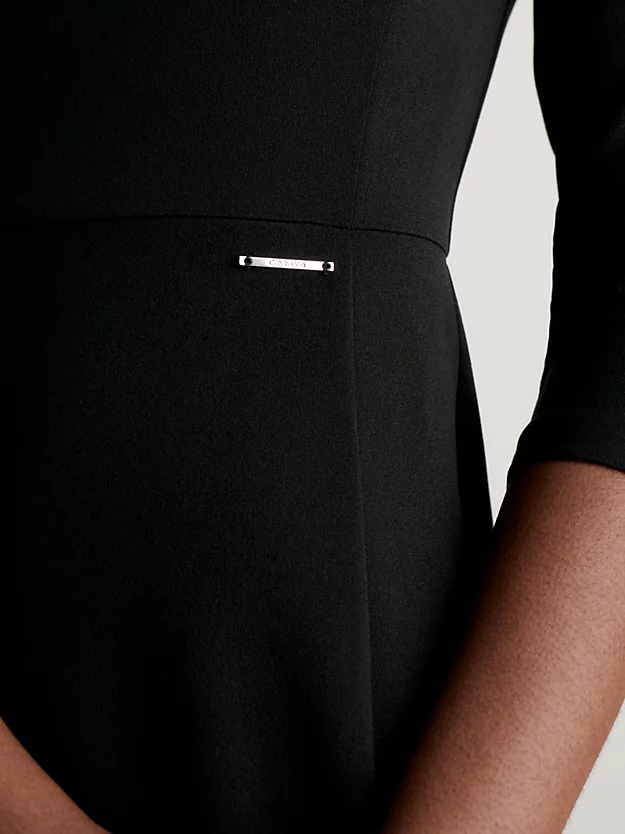 Vestido justo ao corpo em crepe scuba