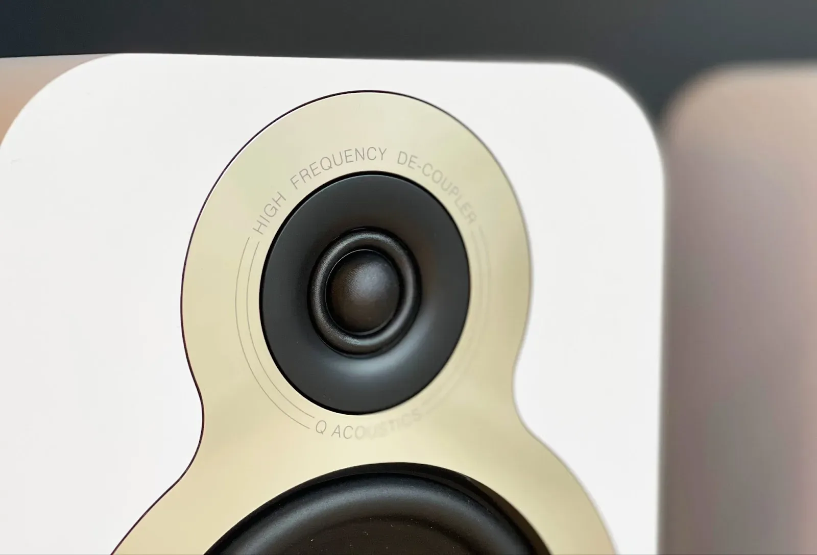 Q Acoustics 3030C Blanc mat (la paire) Enceintes bibliothèque