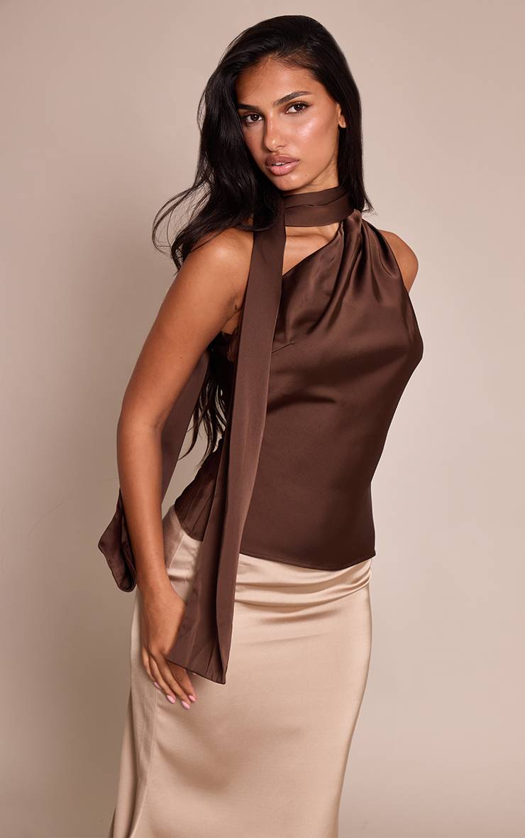 Chocolat Top En Satin À Détail Foulard Asymétrique