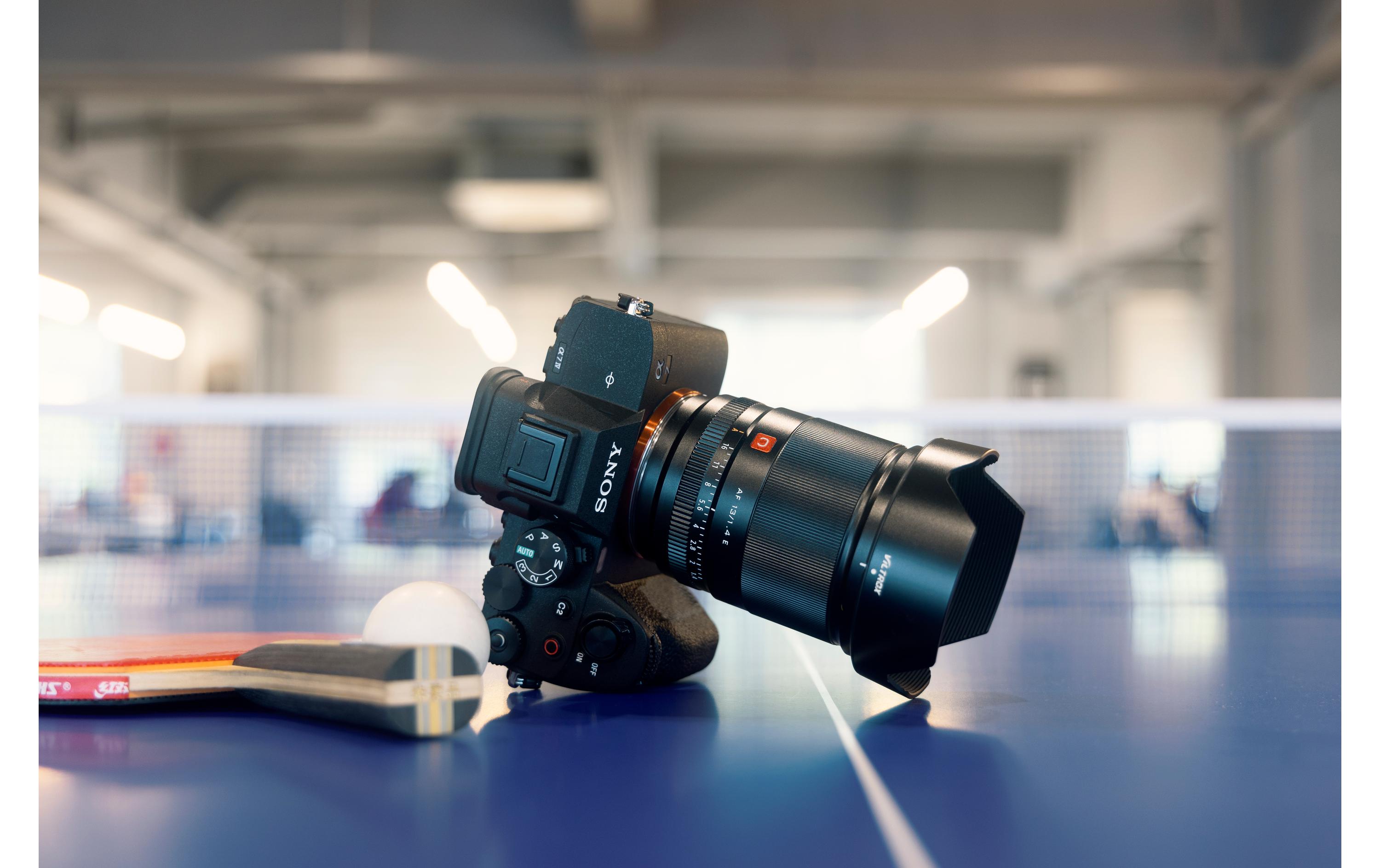 Festbrennweite AF 13mm F/1.4 – Sony E-Mount<br>13 mm F1.4 XF Autofokus-Ultraweitwinkel-Objektiv unterstützt Eye AF Gesichtserkennung