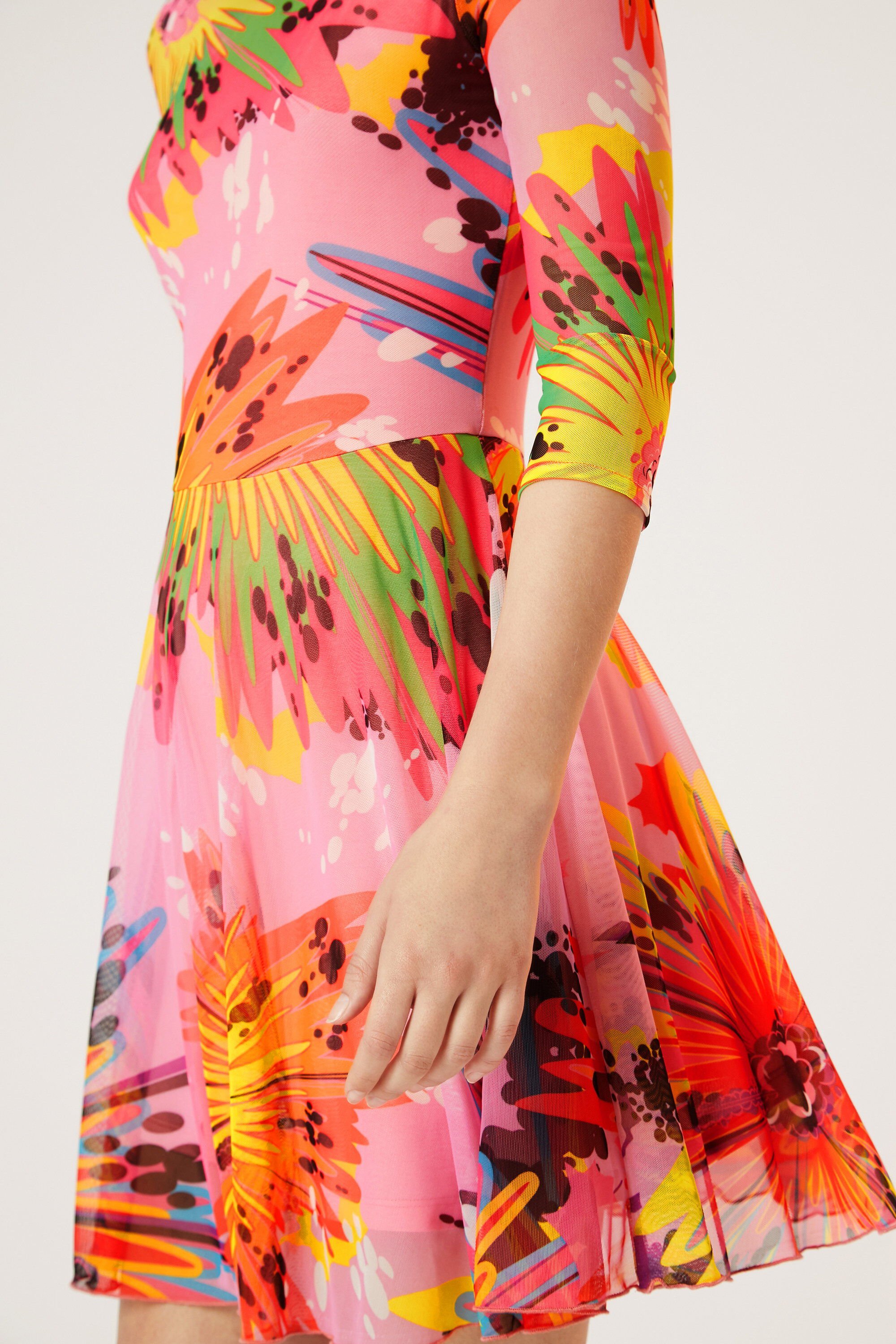 Robe courte manches 3/4