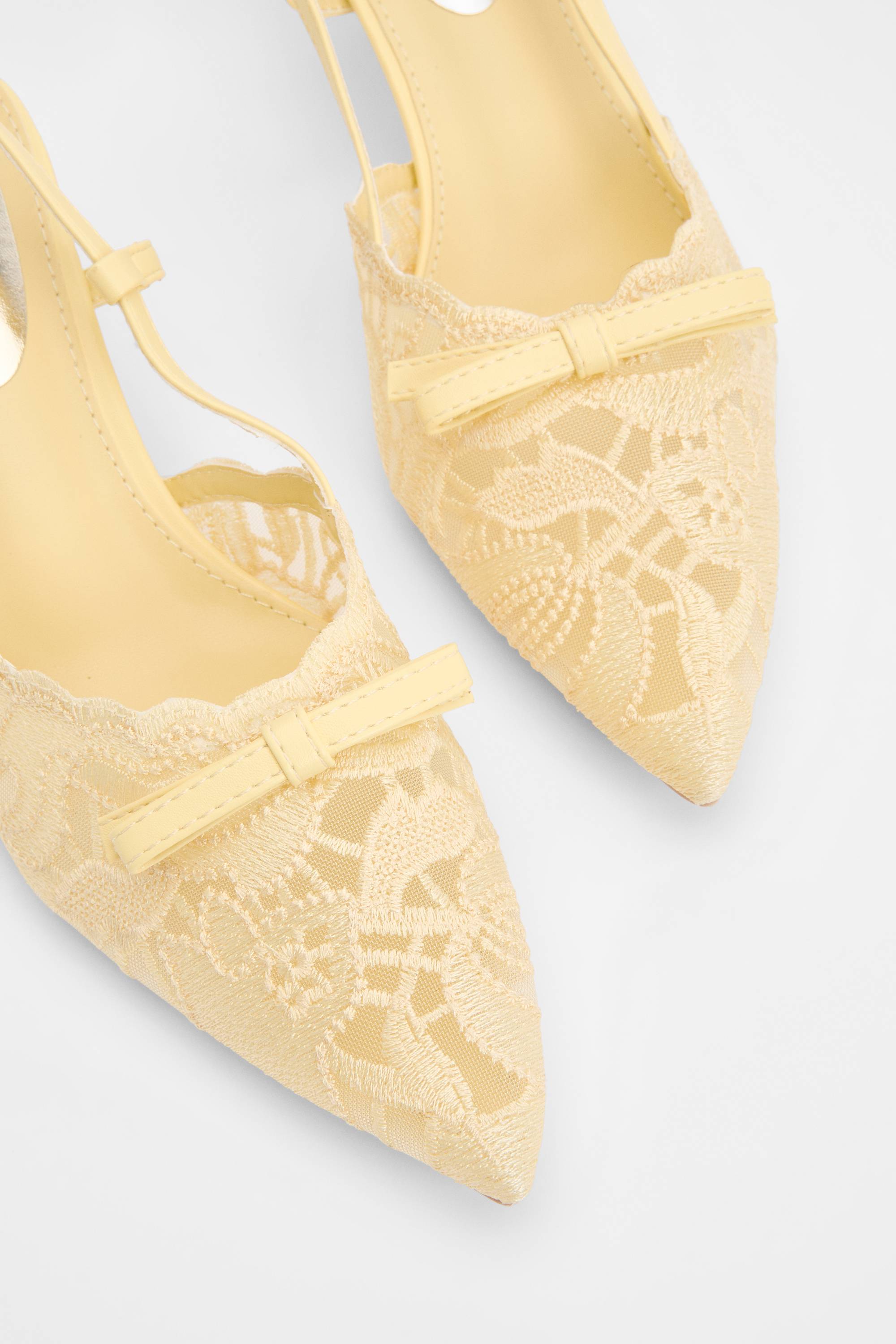 Oasis Escarpins À Bride Arrière Kitty En Dentelle Avec Nœud Et Petit Talon