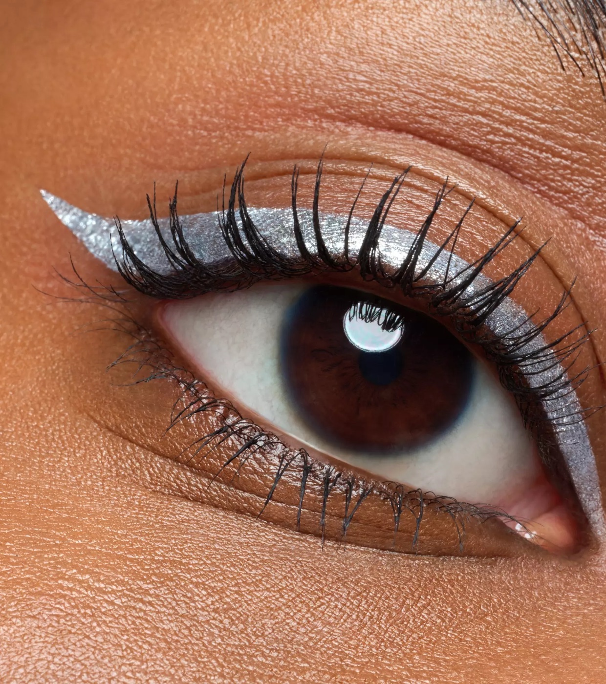 Catrice - Delineador Space Glam Liquid Effect - 010: Moonstone Metallic
