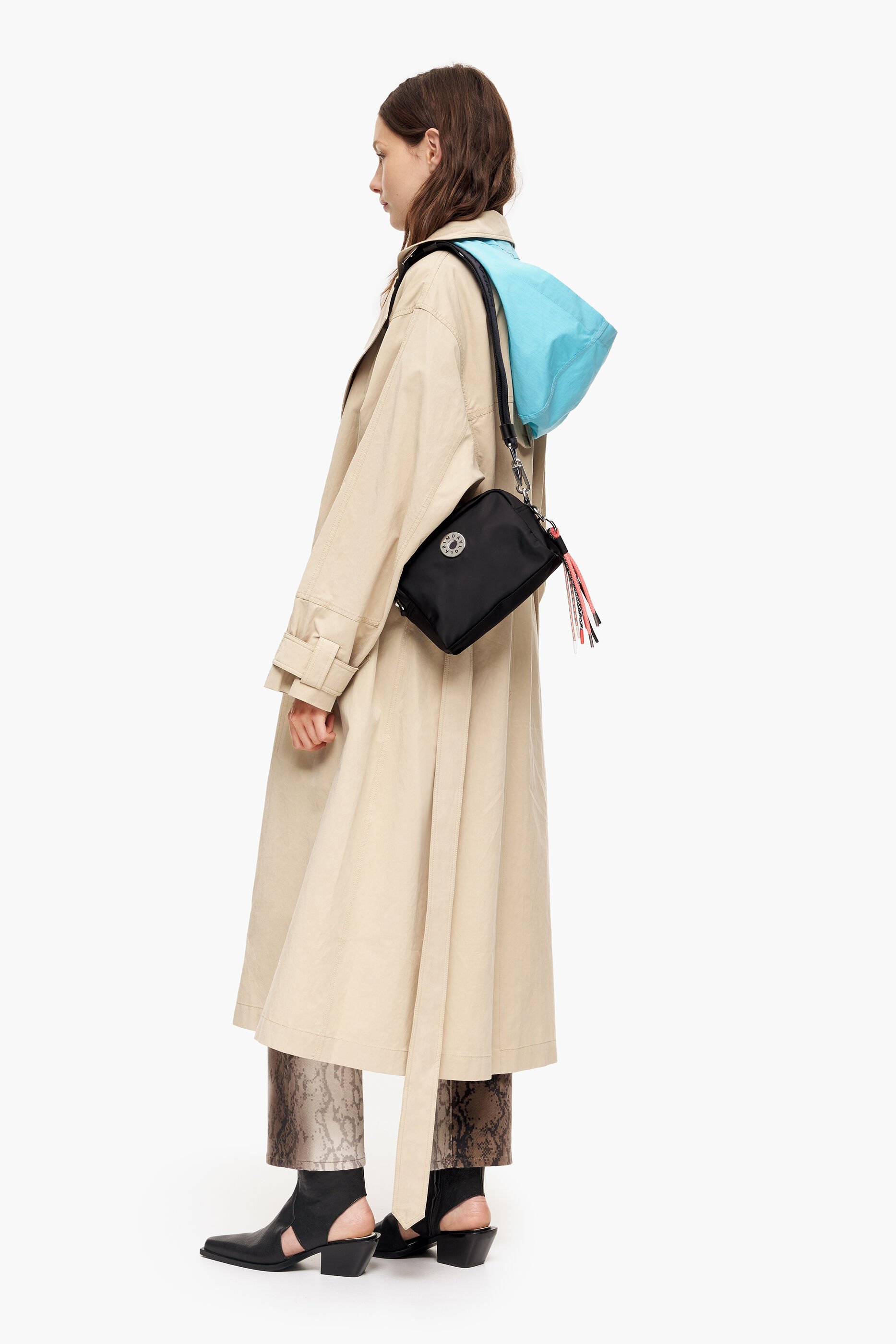 Bolsa de ombro pequena em náilon preto