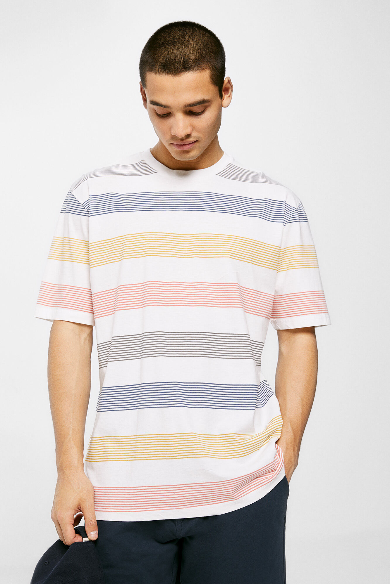Camiseta listrada multicolorida - marfim