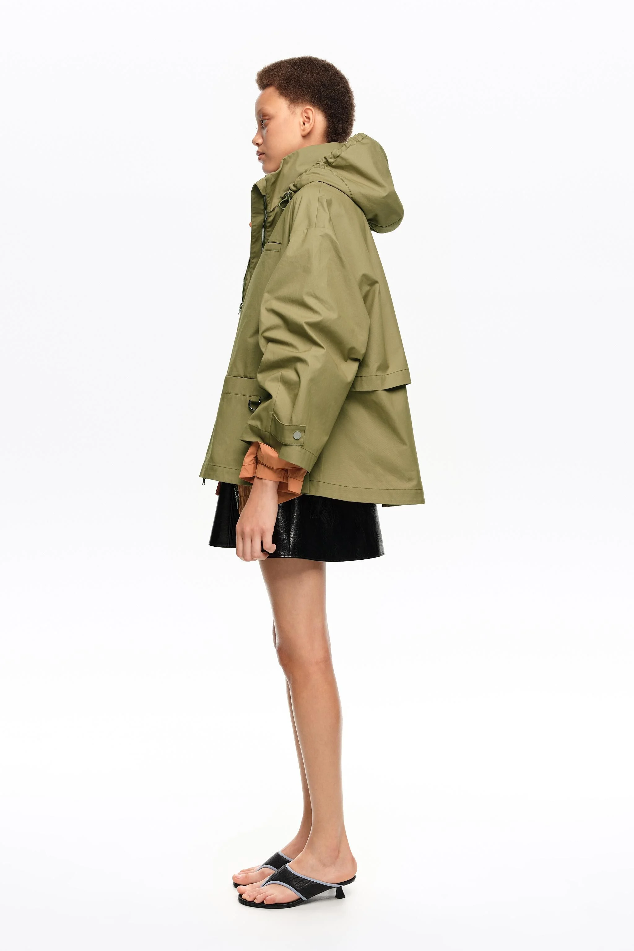 Trench coat evasê em algodão cáqui claro