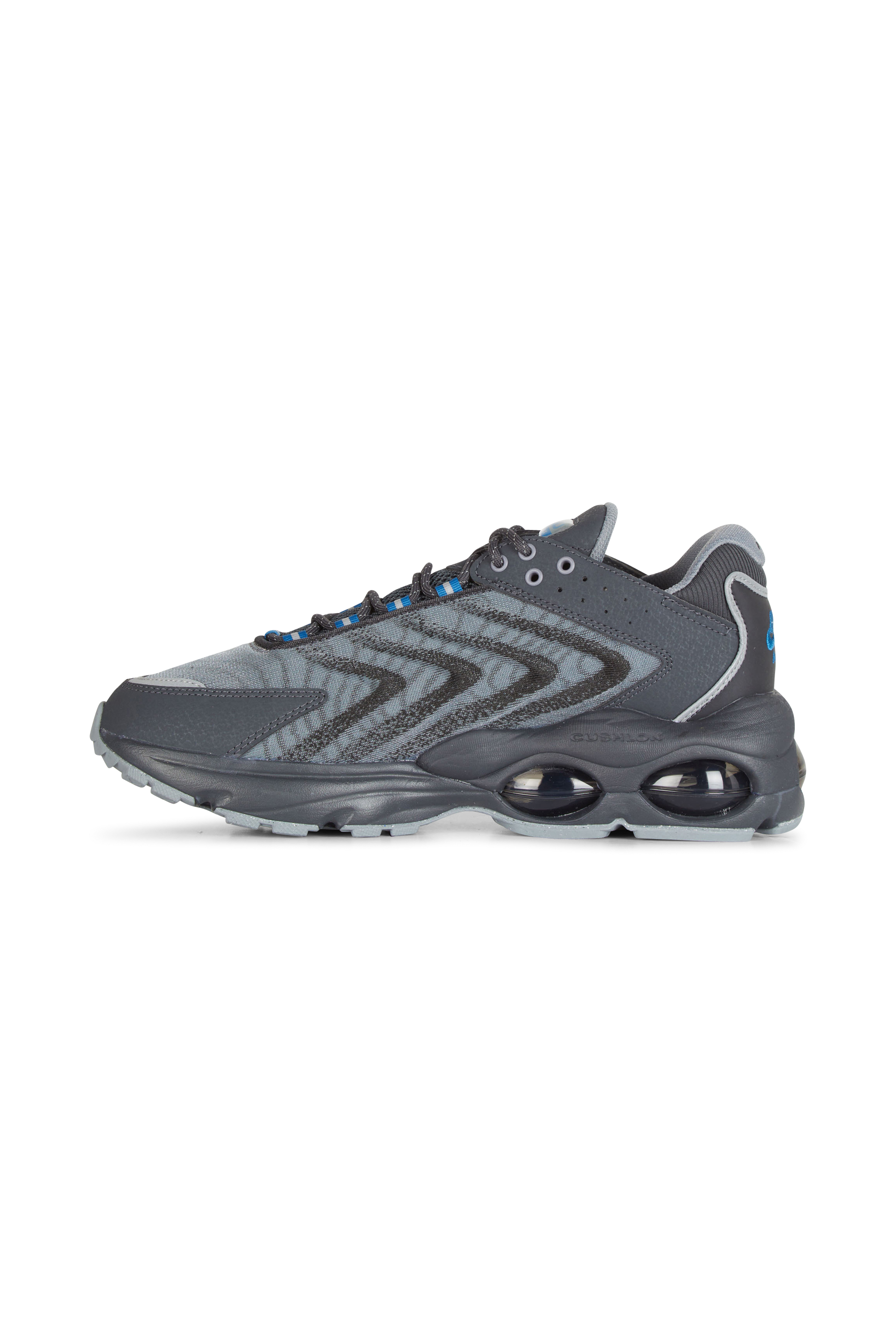 NIKE Baskets basses MAX TW 001 Gris